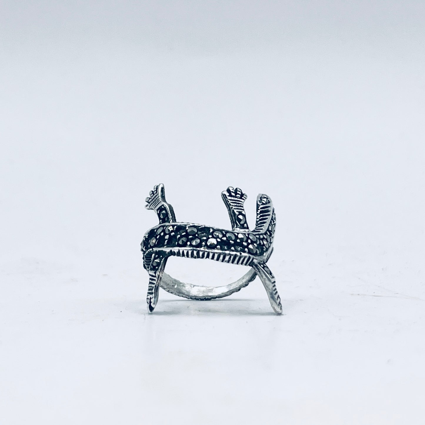 Anello Artigianale GECO Mod. SPILLA Realizzato con Antica spilla in Argento e Marcasiti (Prima Metà del ’900)