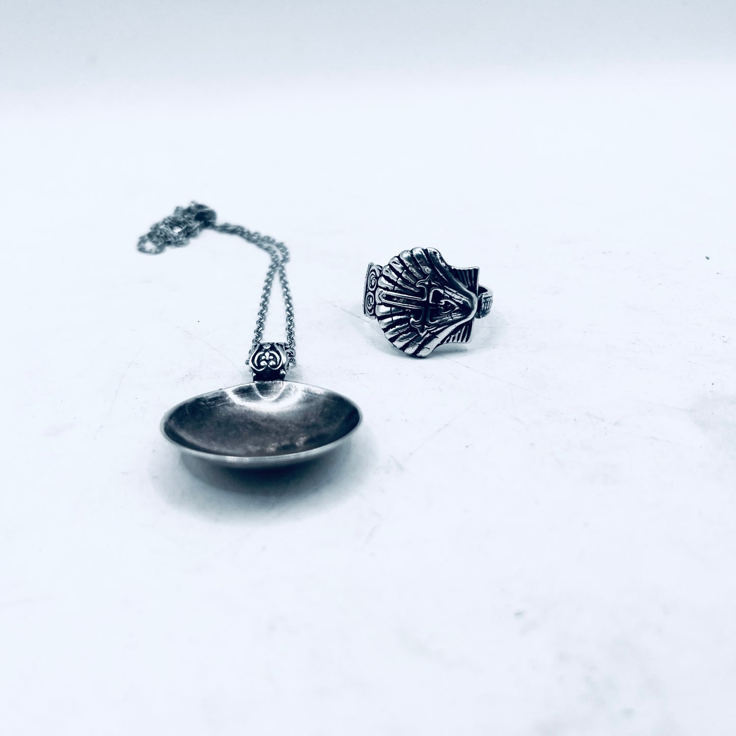 Anello Artigianale + Pendente (omaggio) SANTIAGO Mod. CLASSICO  Realizzato con Antica posata in Argento (Prima Metà del ’900)