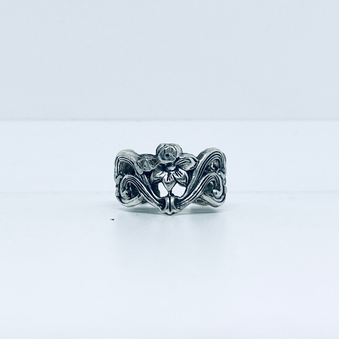 Anello Artigianale NARCISO Mod. SPILLA Realizzato con Antica spilla in Argento (Prima Metà del ’900)