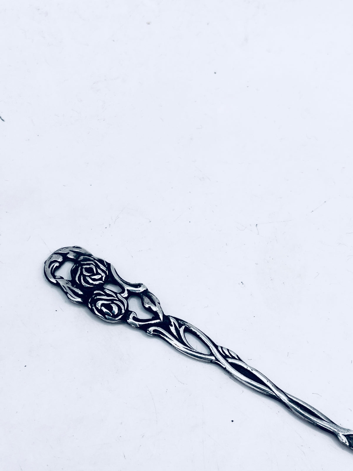 Anello Rose Traforate ricavato da una posata antica in argento 925 – vista 6