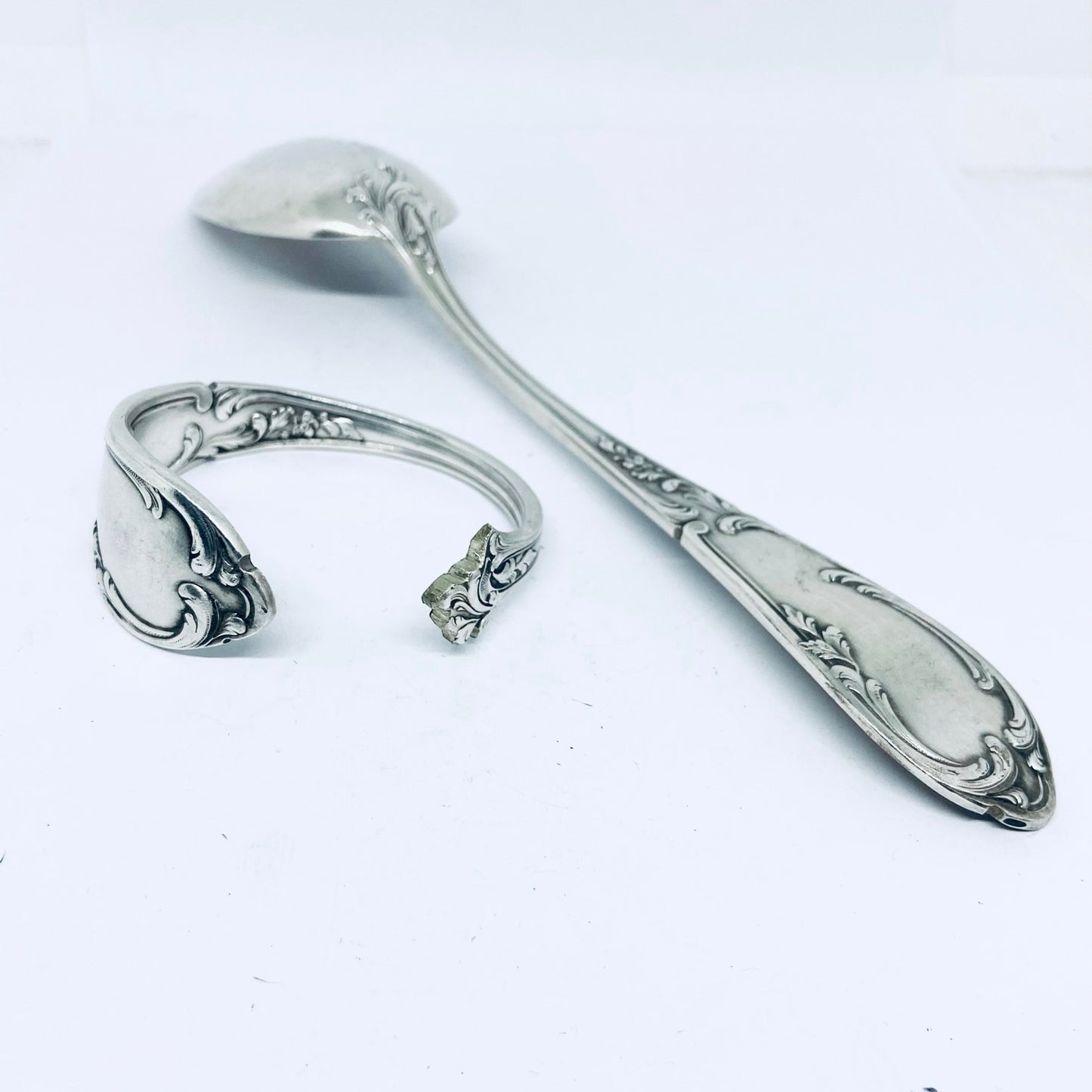 Bracciale Artigianale Mod. MANICO  Realizzato con Antica posata in Argento (Prima Metà del ’900)