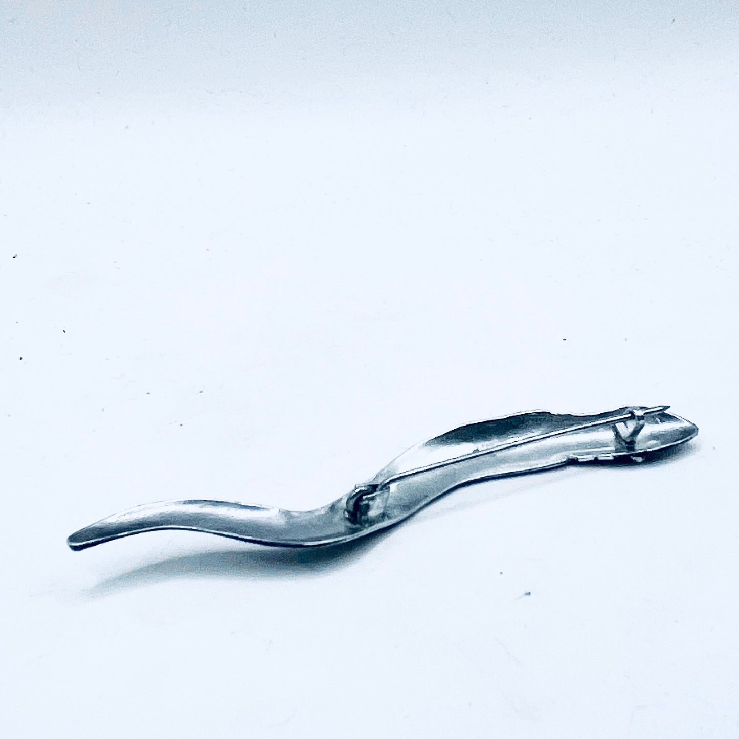 Anello Artigianale da SERPENTE COSMICO Mod. SPILLA Realizzato con Antica spilla in Argento (Prima Metà del ’900)