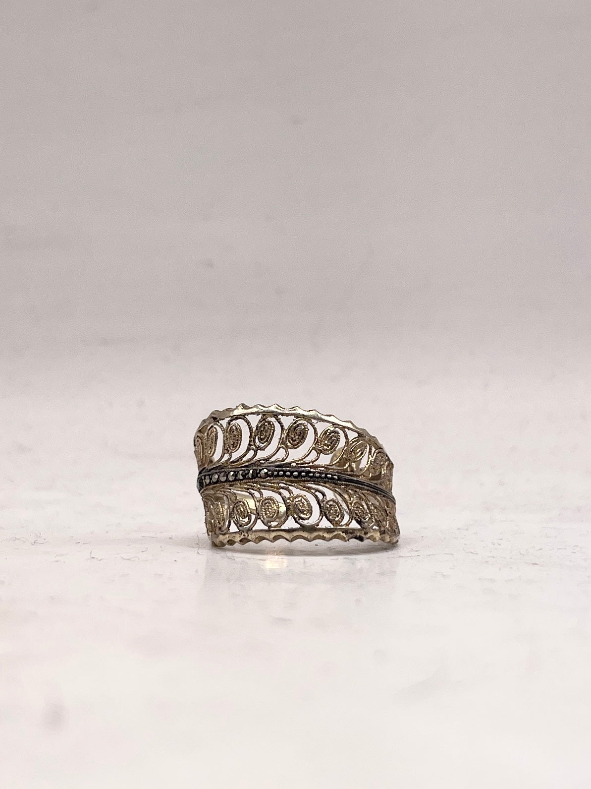 Anello Artigianale SPILLA FELCE Mod. SPILLA FILIGRANA e MARCASSITI Realizzato con Antica spilla in Argento (Prima Metà del ’900)