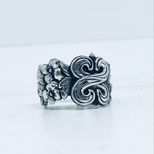 Anello Artigianale “BOCCHETTA SERRATURA NODO” Realizzato con bocchetta serratura in Argento (Prima Metà del ’900)