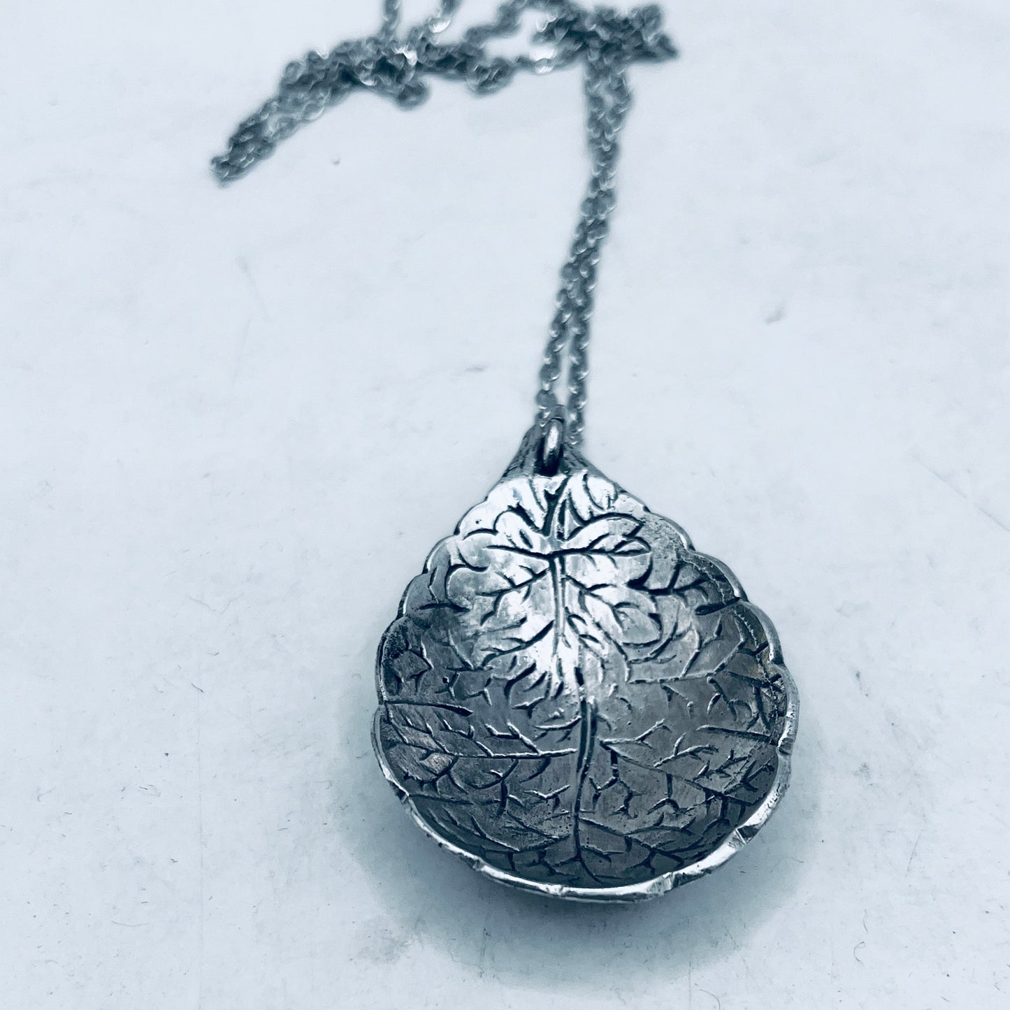 Anello Artigianale + Pendente (omaggio) FOGLIE Mod. CLASSICO  Realizzato con Antica posata in Argento (Prima Metà del ’900)