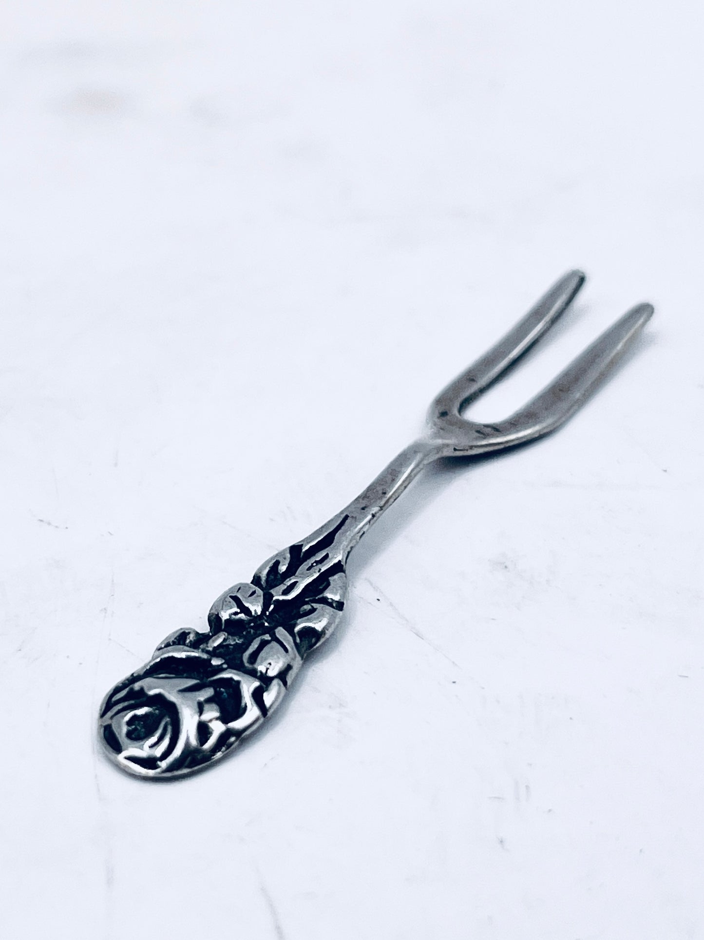 Anello Artigianale Mod. FORCHETTINA ROSA APERITIVO Realizzato con intera antica forchettina in Argento (Prima Metà del ’900)