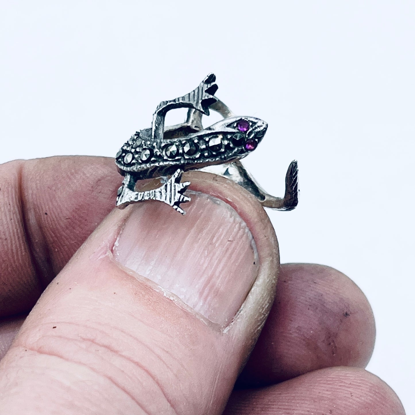 Anello Artigianale GECO RUBINI Mod. SPILLA Realizzato con Antica spilla in Argento e Marcasiti (Prima Metà del ’900)