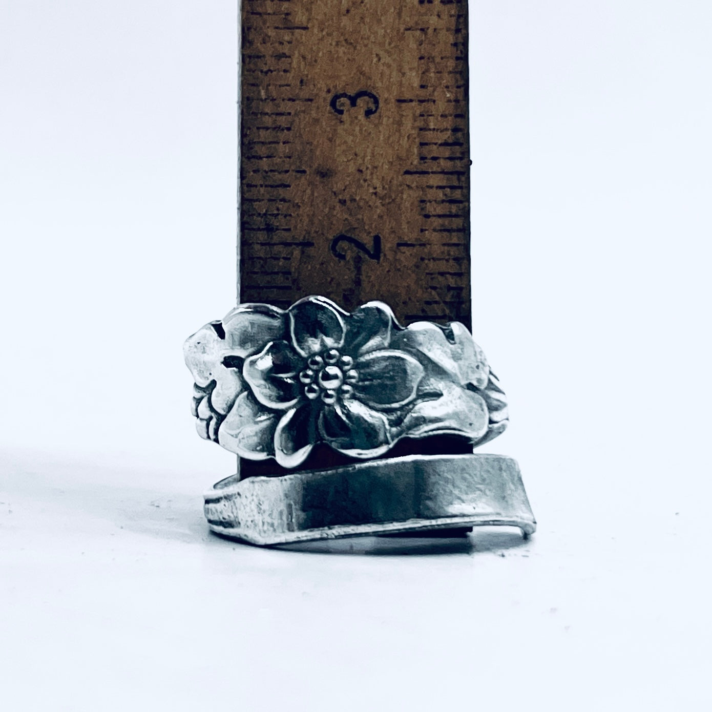 Anello Artigianale FIORE DI MELO Mod. SPIRALE  Realizzato con  Antica posata in Argento (Prima Metà del ’900)