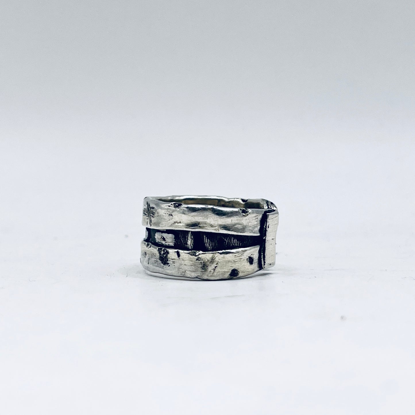 Anello Artigianale BROOKLYN 01  Mod. FASCIONE  Realizzato con parte di Antica zuccheriera in Argento 800 (Prima Metà del ’900)