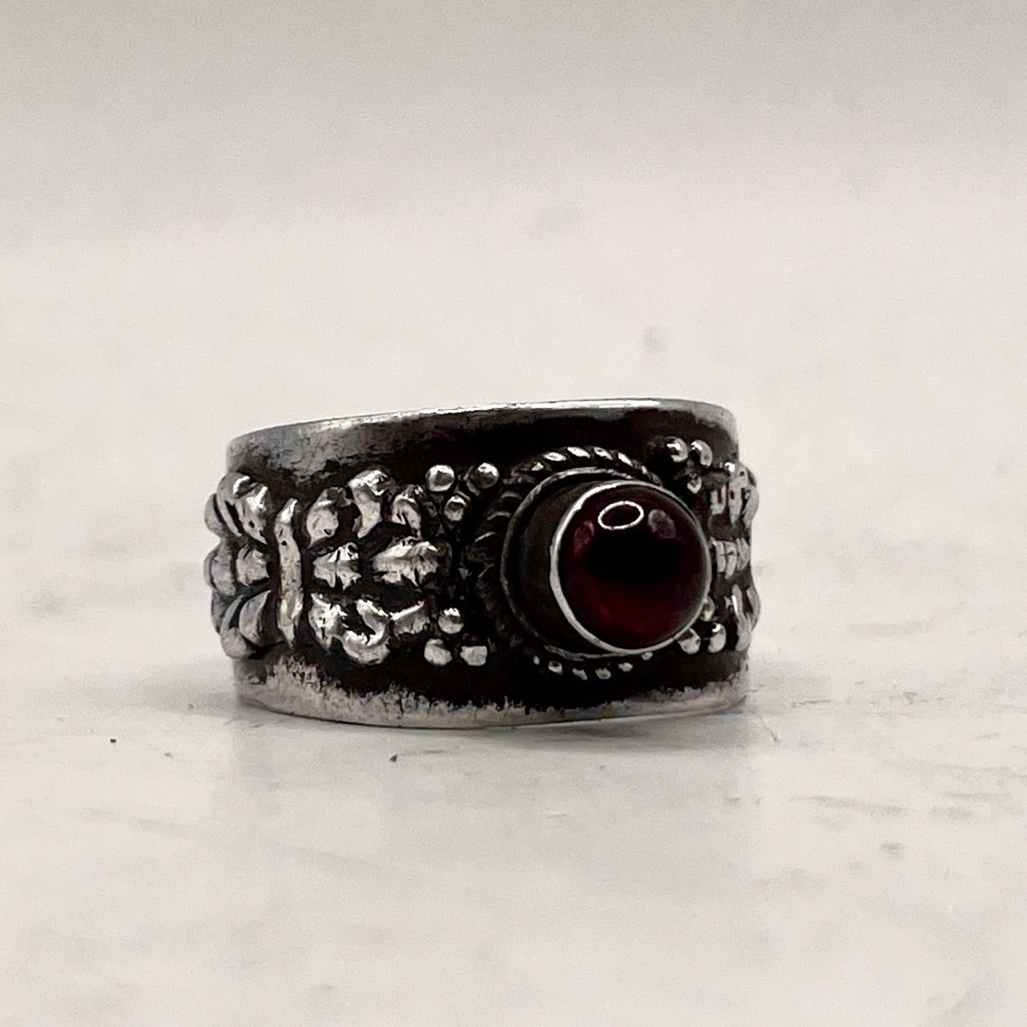 Anello Artigianale GRANATO 04 Mod. SPILLA Realizzato con Antica spilla in Argento (Prima Metà del ’900)
