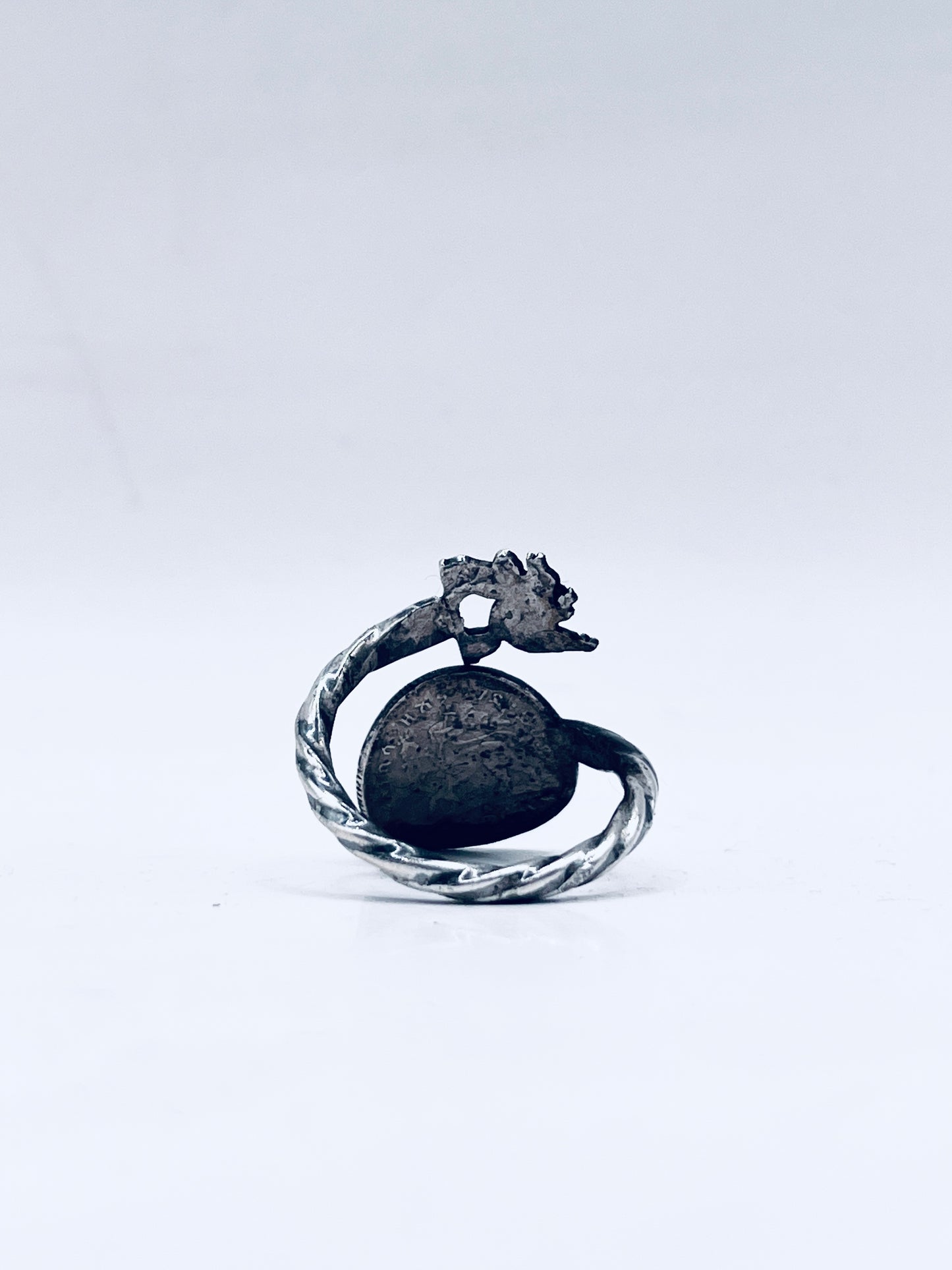 Anello Artigianale Mod. INTERO LEONE DI GIUDA e MENELIK  Realizzato con intero Antico Cucchiaino in Argento (Prima Metà del ’900)