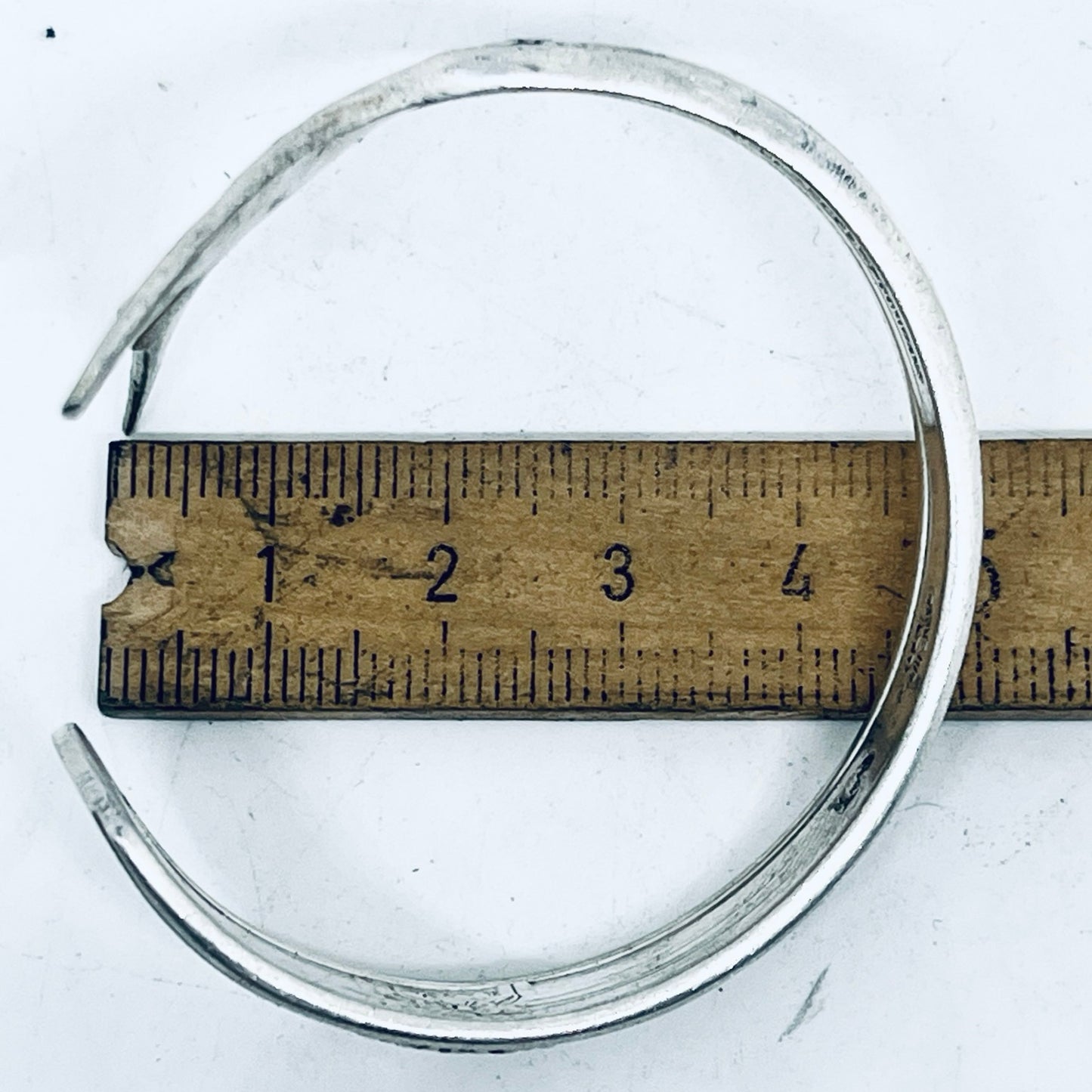 Bracciale Artigianale Mod. CODA MARTELLATA  Realizzato con Antica posata in Argento (Prima Metà del ’900)
