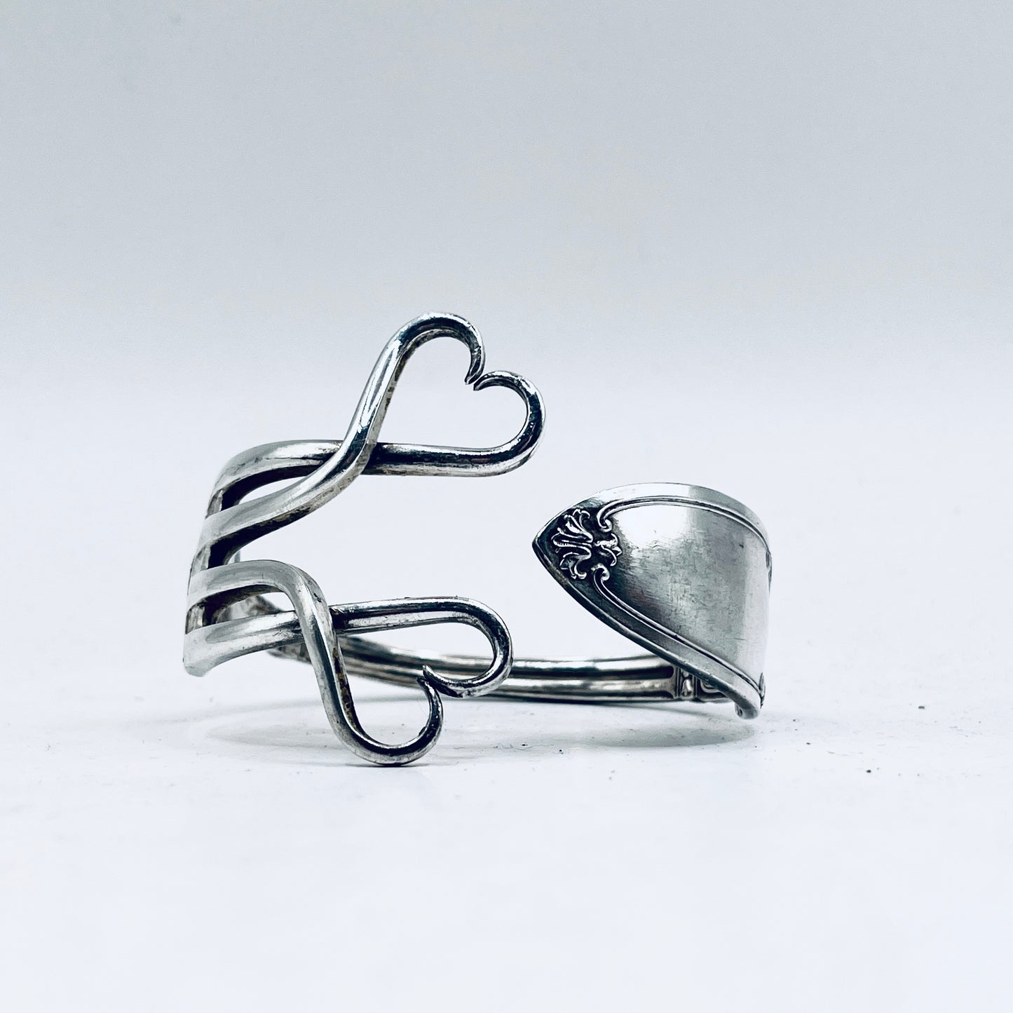 Bracciale Artigianale Mod. FORCHETTA  CUORE DOPPIO Realizzato con Antica posata in lega d’argento (Prima Metà del ’900)