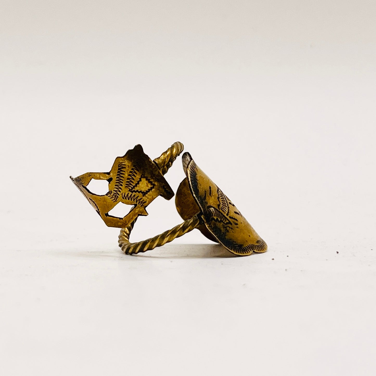 Anello Artigianale “Wayang Kulit” Mod. INTERO SPIRALE  Realizzato con Antica posata in OTTONE (Prima Metà del ’900)