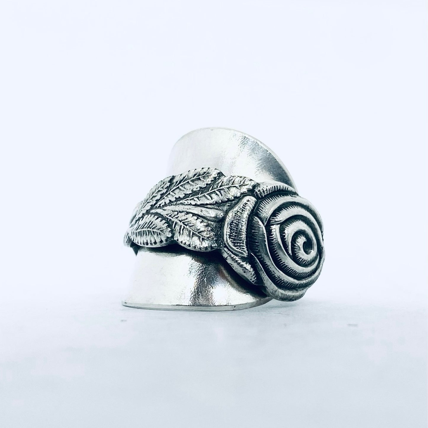 Anello Artigianale ROSA Mod. INTERO  Realizzato con intero Antico Cucchiaino in Argento (Prima Metà del ’900)