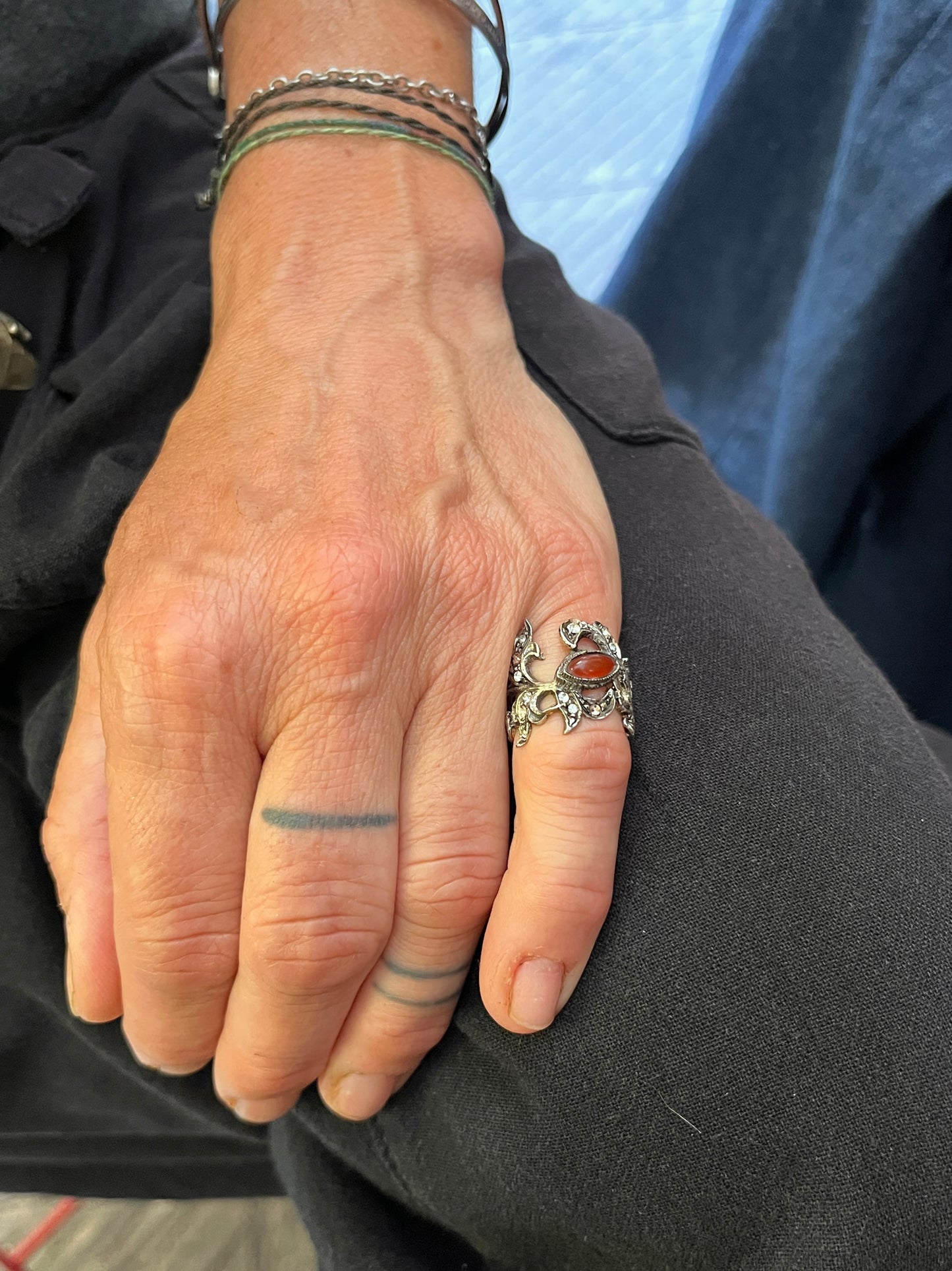 Anello Artigianale SPILLA FIAMMA Mod. SPILLA CORNIOLA Realizzato con Antica spilla in Argento (Prima Metà del ’900)