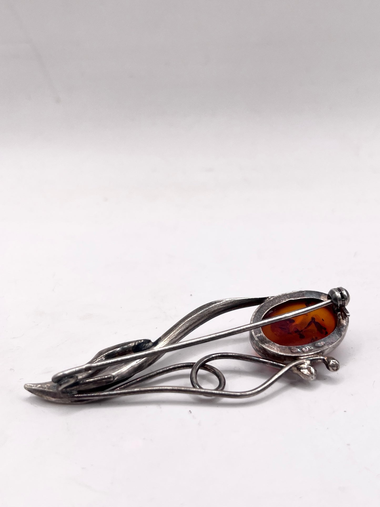 Anello Artigianale MIELE JURASSICO Mod. SPILLA con AMBRA Realizzato con Antica spilla in Argento (Prima Metà del ’900)