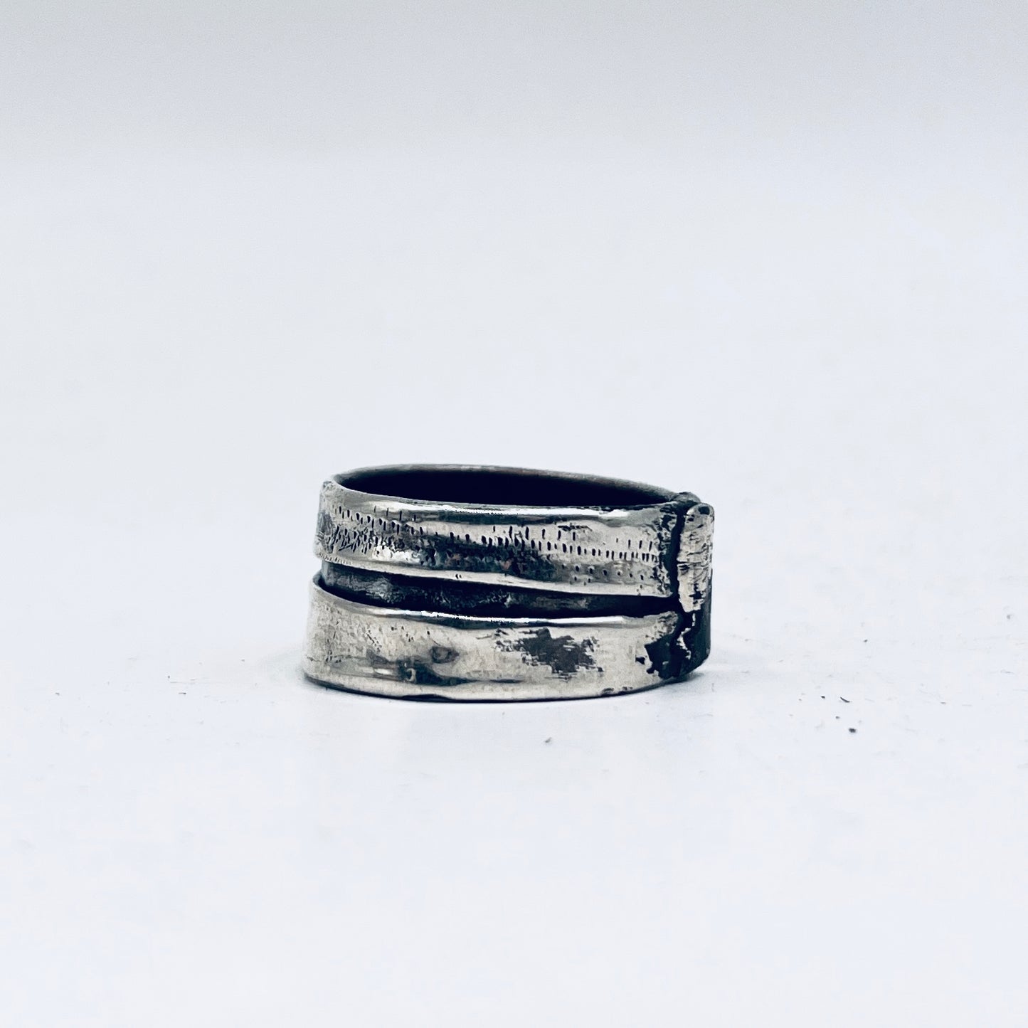 Anello Artigianale BROOKLYN 04  Mod. FASCIONE  Realizzato con parte di Antica zuccheriera in Argento 800 (Prima Metà del ’900)