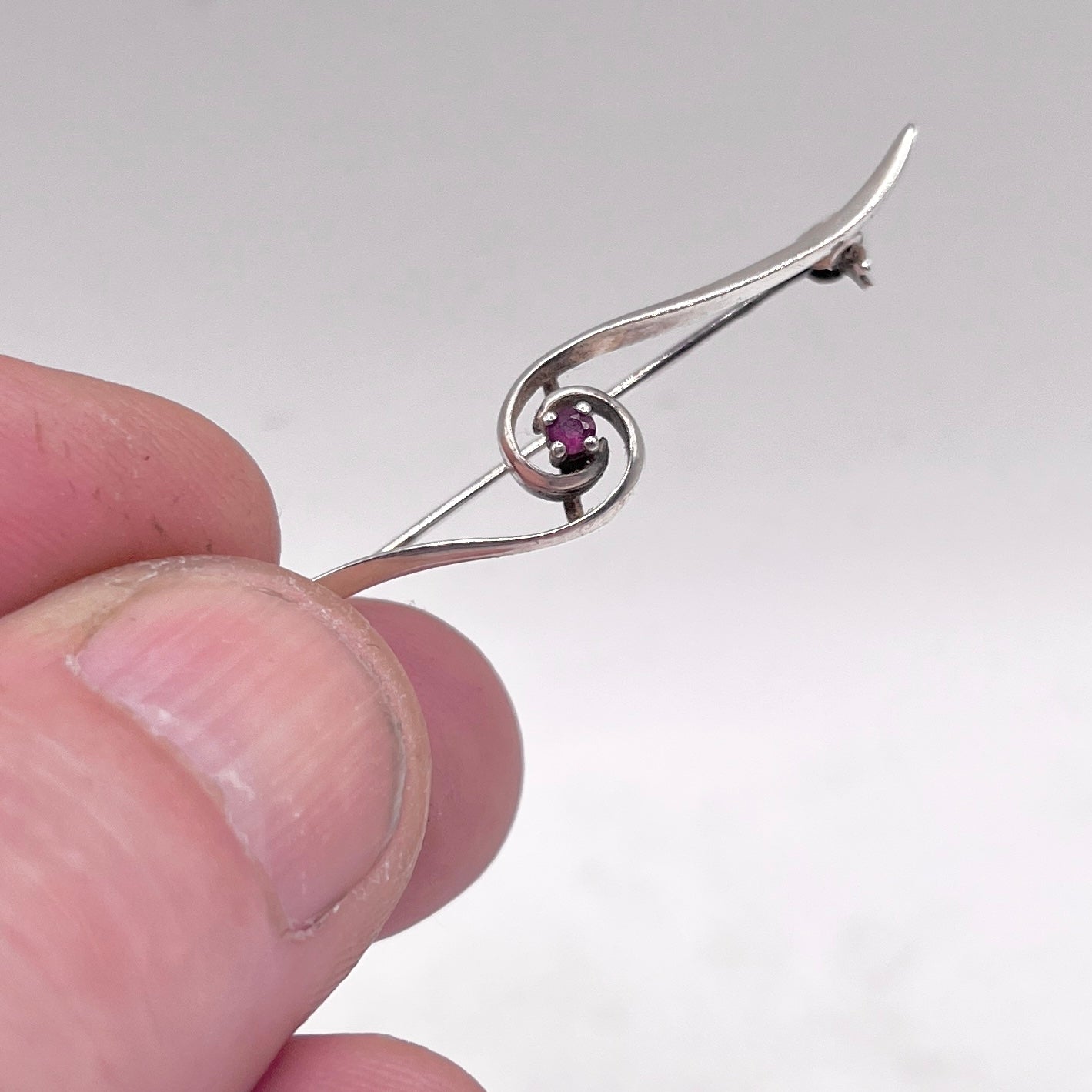 Anello Artigianale GRANATO 02 Mod. SPILLA Realizzato con Antica spilla in Argento (Prima Metà del ’900)