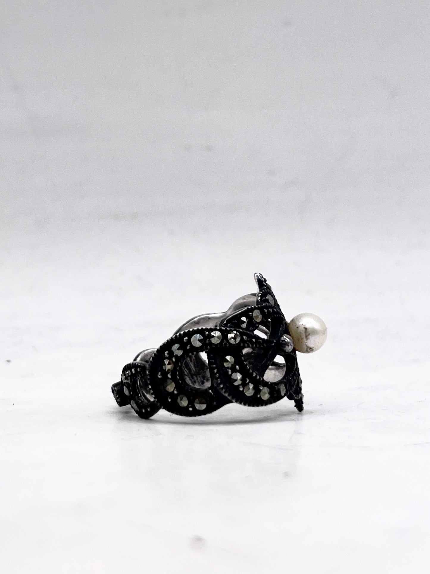 Anello Artigianale SPILLA LUNA PIENA Mod. SPILLA PERLA Realizzato con Antica spilla in Argento (Prima Metà del ’900)
