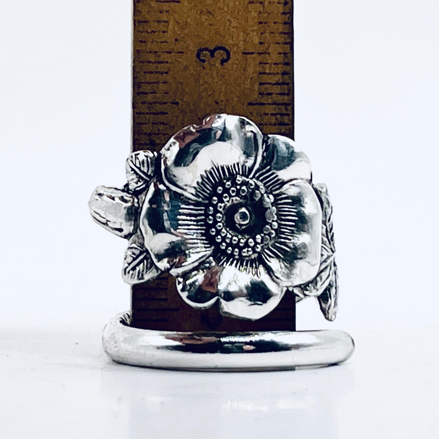 Anello Artigianale FIORE DI MELO Mod. SPIRALE  Realizzato con Antica posata in Argento (Prima Metà del ’900)