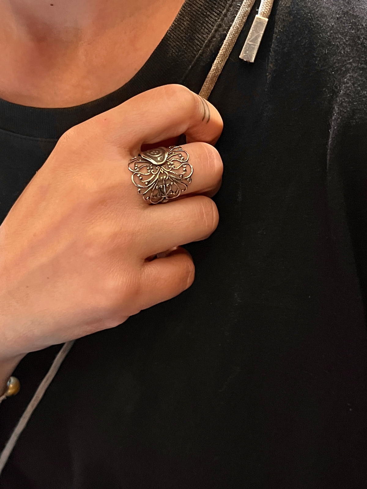Anello Artigianale MERLETTO FIORITO Mod. PINZETTE Realizzato con Antica pinzetta in Argento (Prima Metà del ’900)