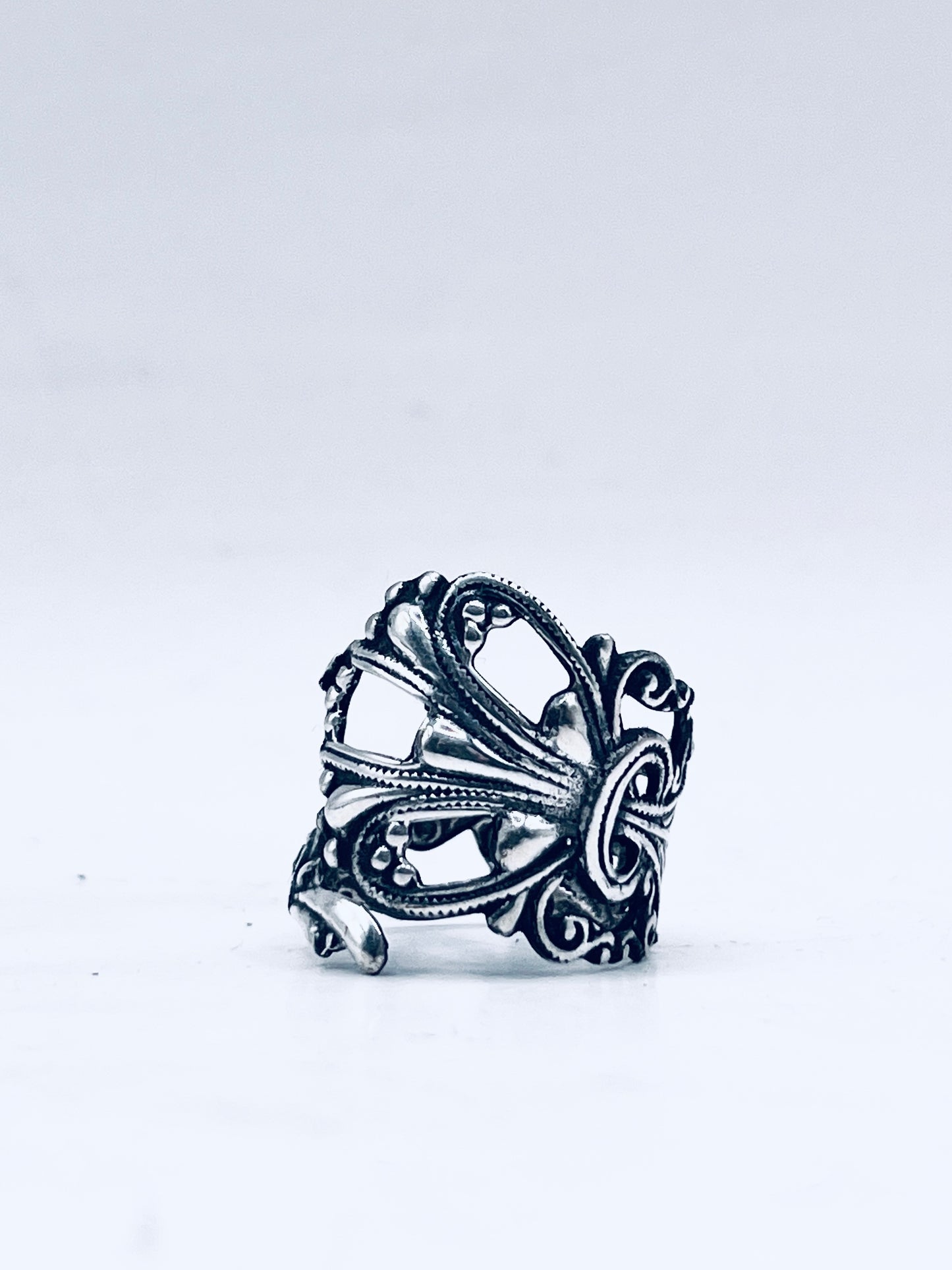 Anello Artigianale “BOCCHETTA SERRATURA GOCCIA” Realizzato con bocchetta serratura in Argento (Prima Metà del ’900)