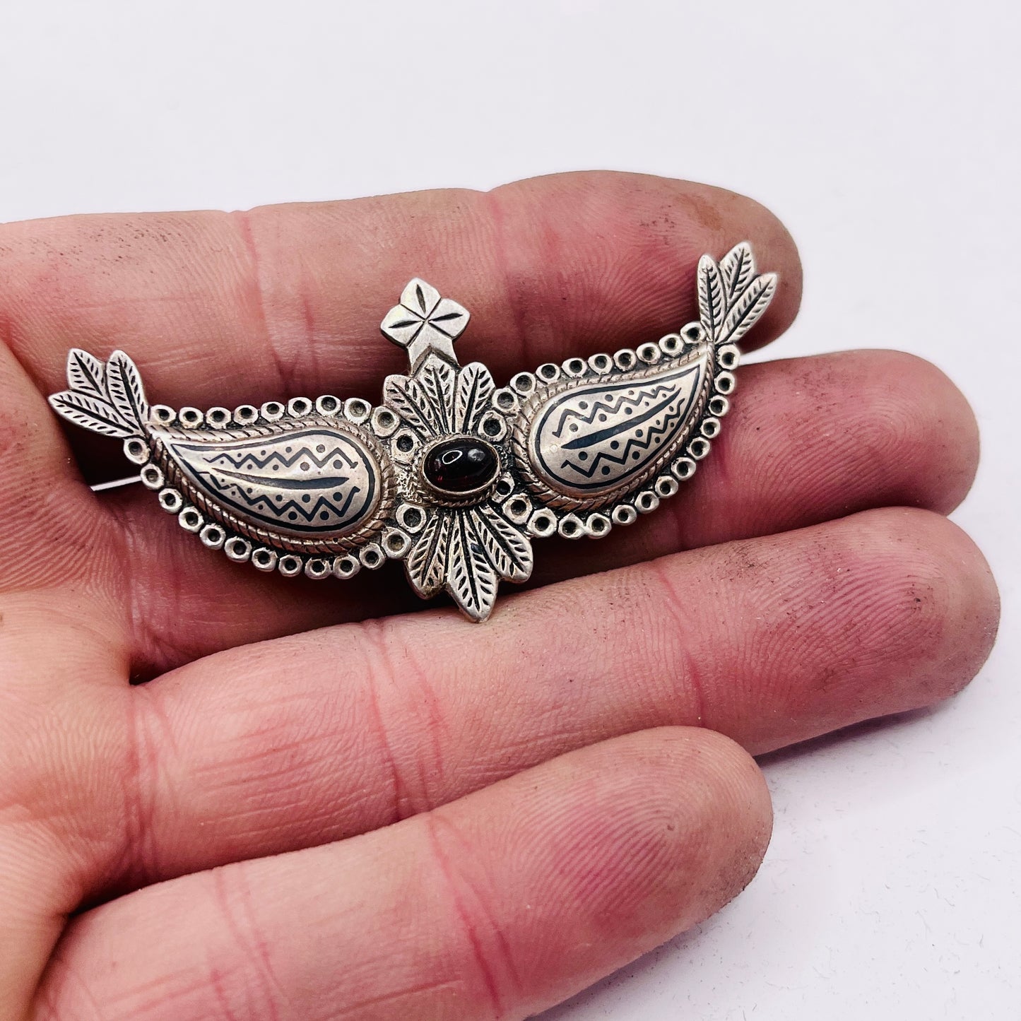 Anello Artigianale SPILLA RUBINO Mod. SPILLA Realizzato con Antica spilla in Argento (Prima Metà del ’900)