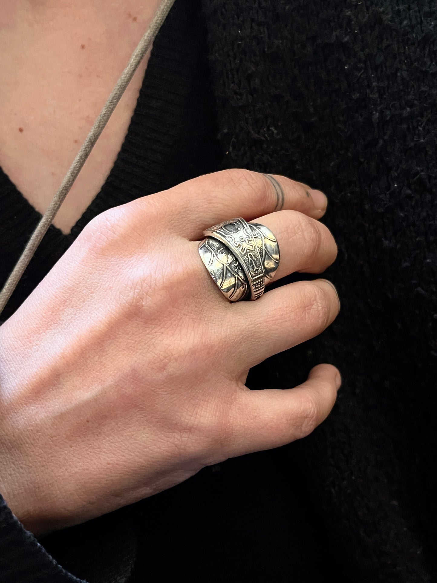 Anello Artigianale Mod. INTERO SUPER DECORATO  Realizzato con intero Antico Cucchiaino in Argento (Prima Metà del ’900)