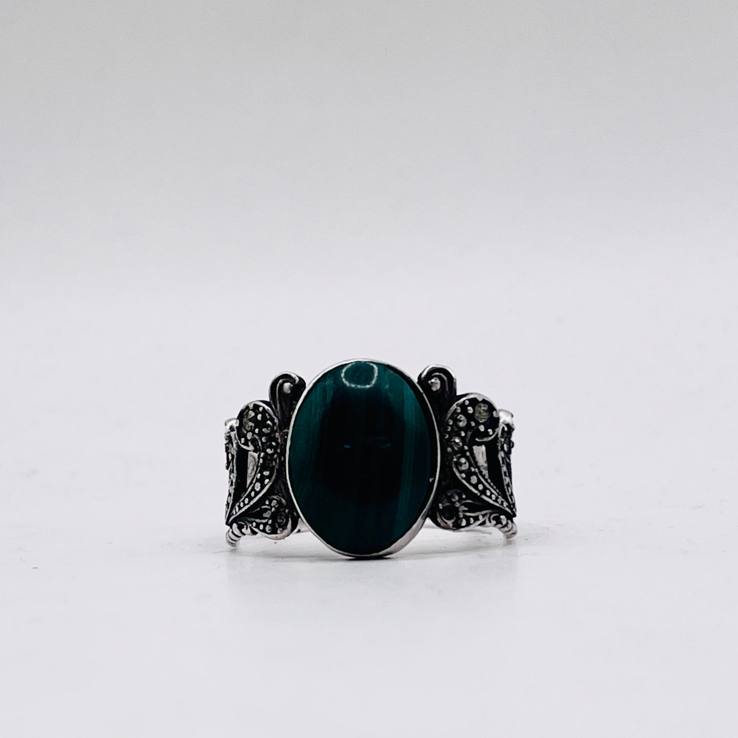 Anello Artigianale SPILLA MALACHITE Mod. SPILLA Realizzato con Antica spilla in Argento (Prima Metà del ’900)