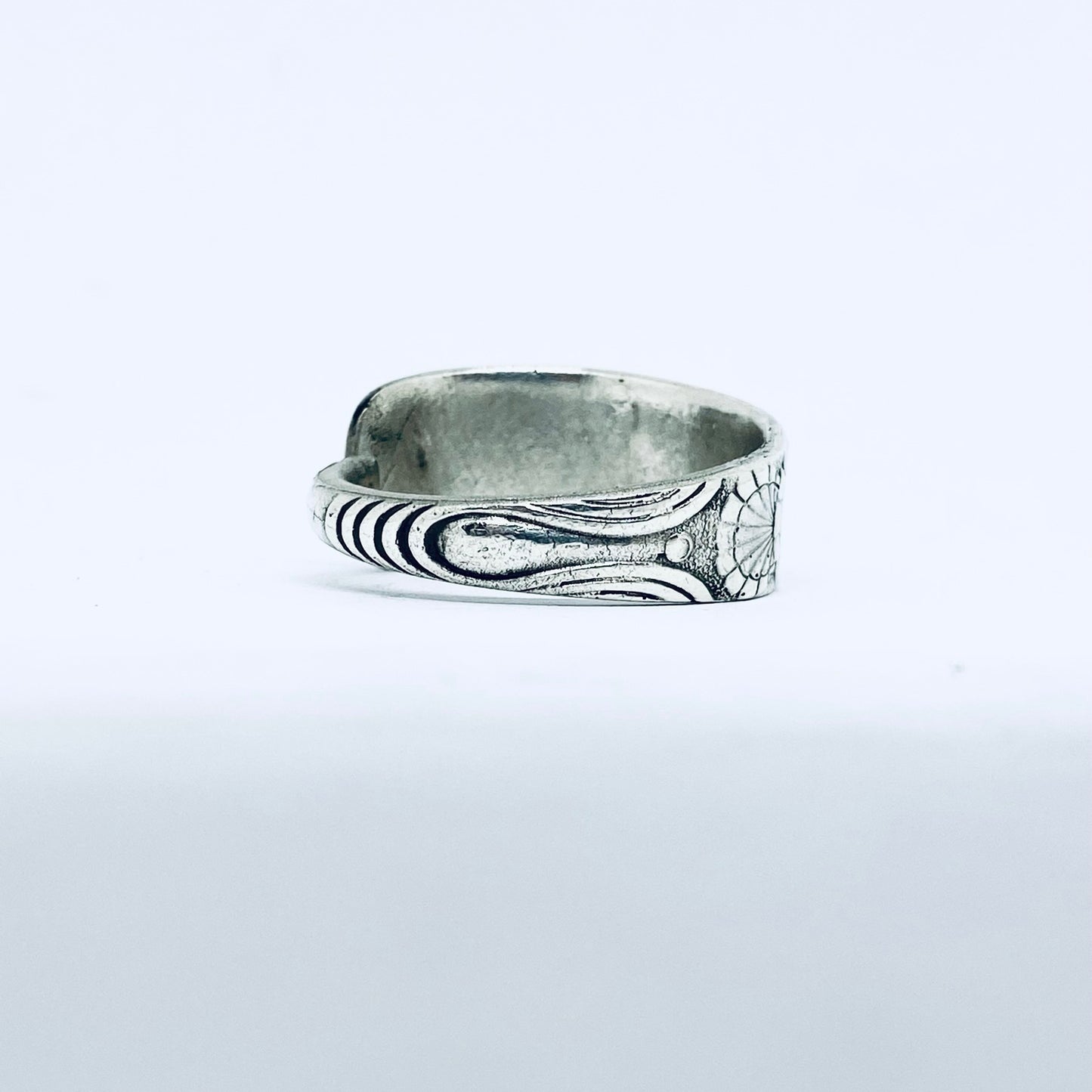 Anello Artigianale GUFO Mod. CLASSICO/SPIRALE  Realizzato con Antica posata in Argento (Prima Metà del ’900)
