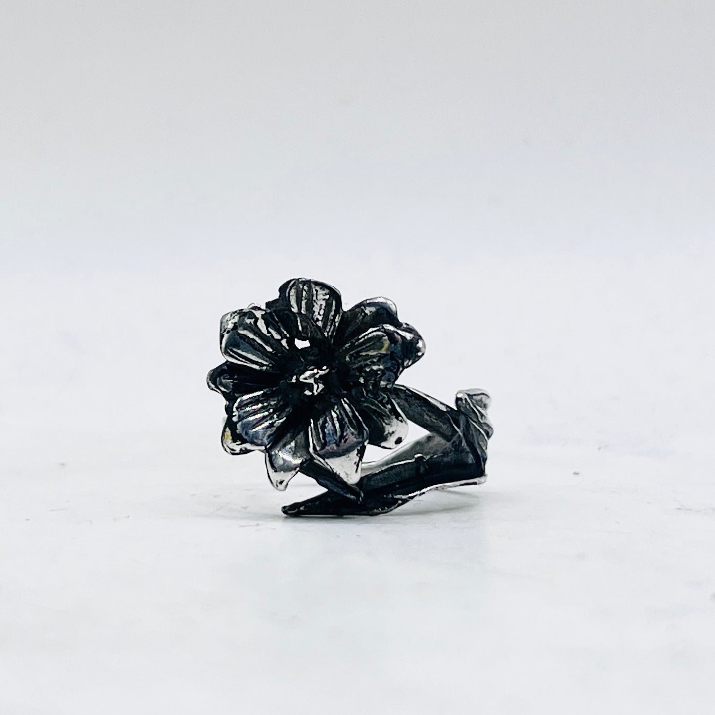 Anello Artigianale FIORE 01 Mod. CLASSICO  Realizzato con Antica SPILLA in Argento 800(Prima Metà del ’900)