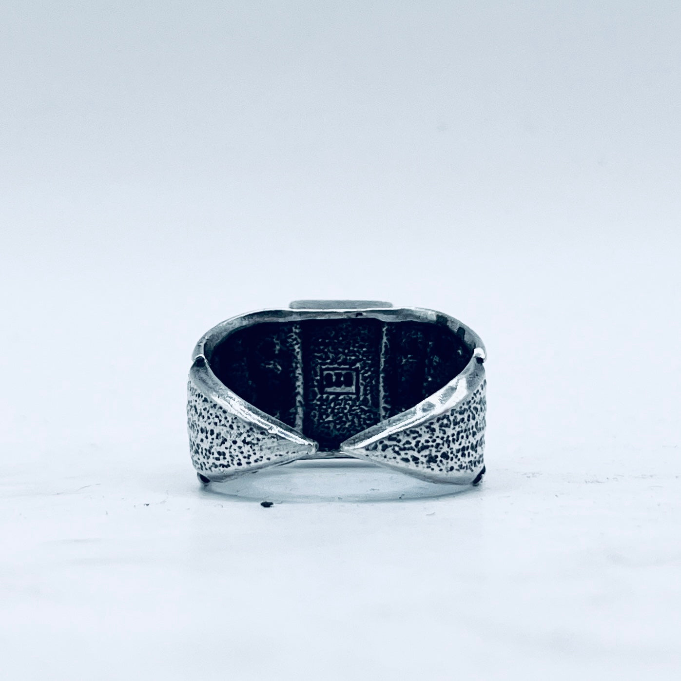 Anello Artigianale ONICE Mod. SPILLA Realizzato con Antica spilla in Argento (Prima Metà del ’900)