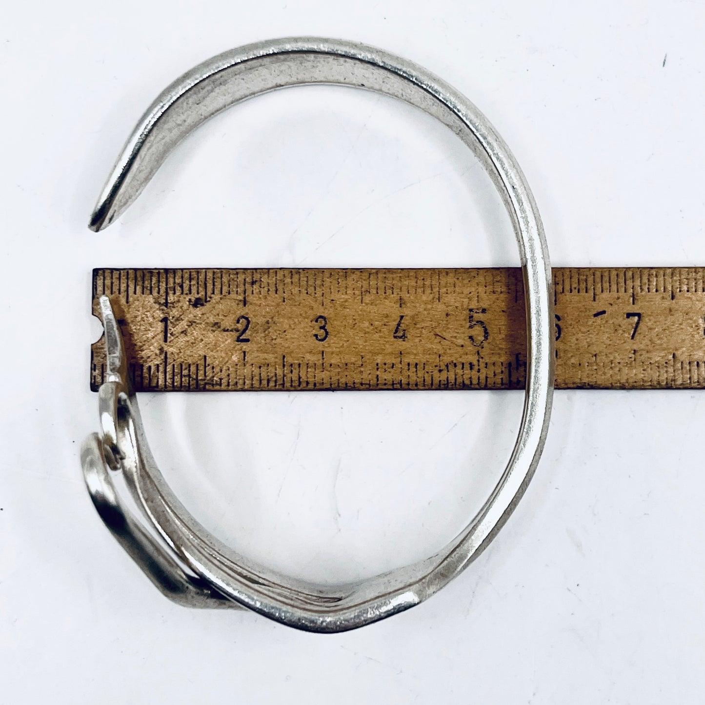 Bracciale Artigianale Mod. FORCHETTA  CUORE TRE REBBI Realizzato con Antica posata in lega d’argento (Prima Metà del ’900)