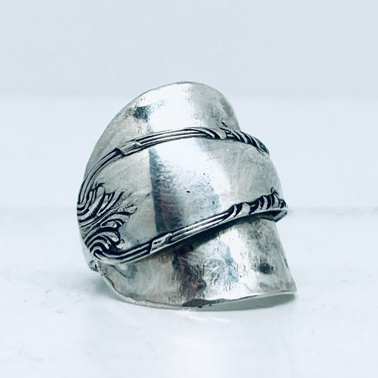 Anello Artigianale MARTELLATO Mod. INTERO  Realizzato con intero Antico Cucchiaino in Argento (Prima Metà del ’900)