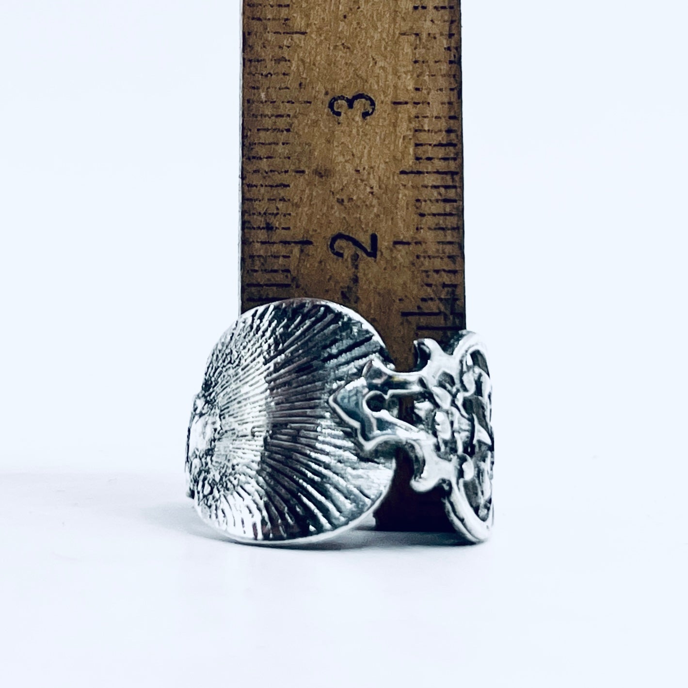 Anello Artigianale CONCHIGLIA REGALE Mod. INTERO  Realizzato con intero Antico Cucchiaino in Argento (Prima Metà del ’900)