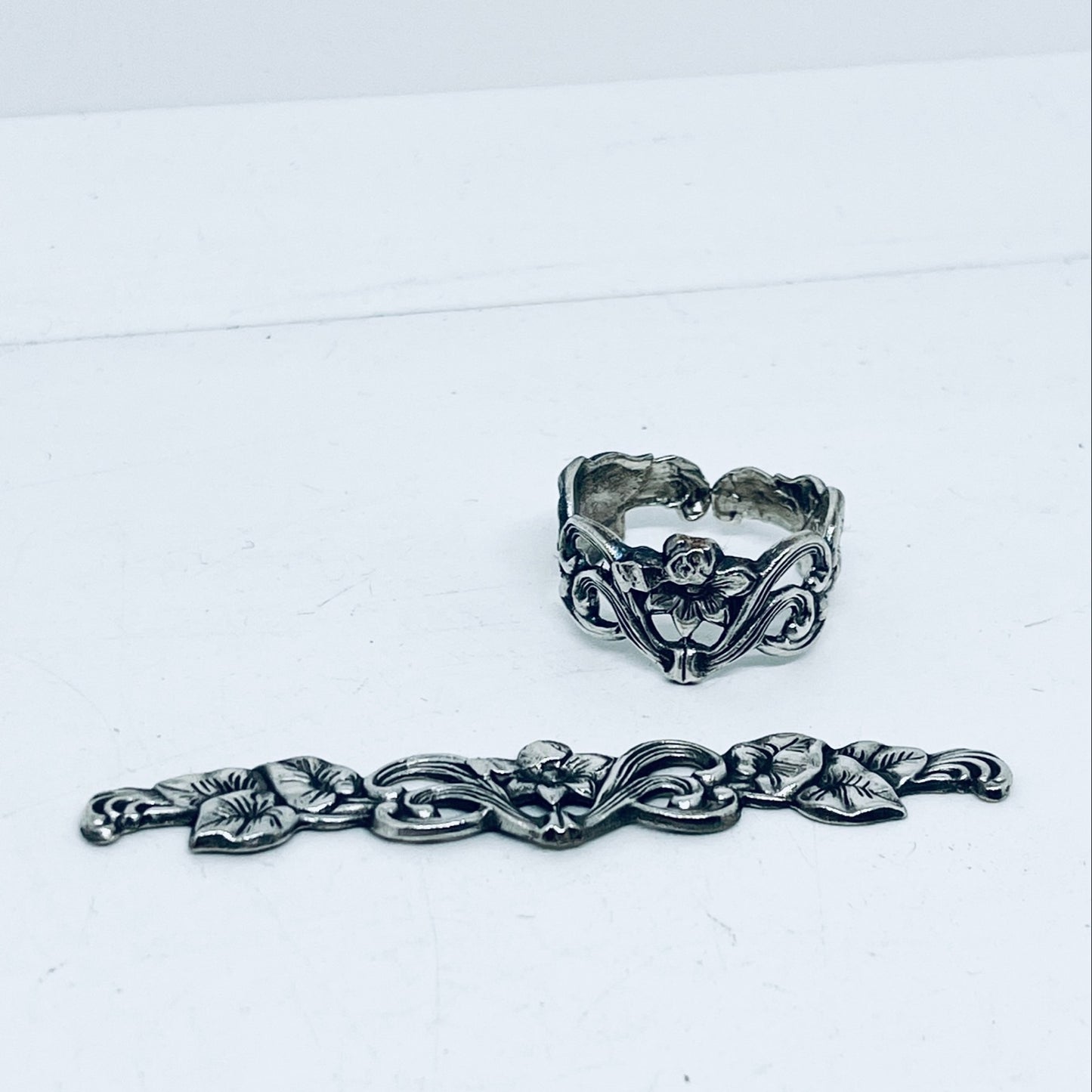 Anello Artigianale NARCISO Mod. SPILLA Realizzato con Antica spilla in Argento (Prima Metà del ’900)