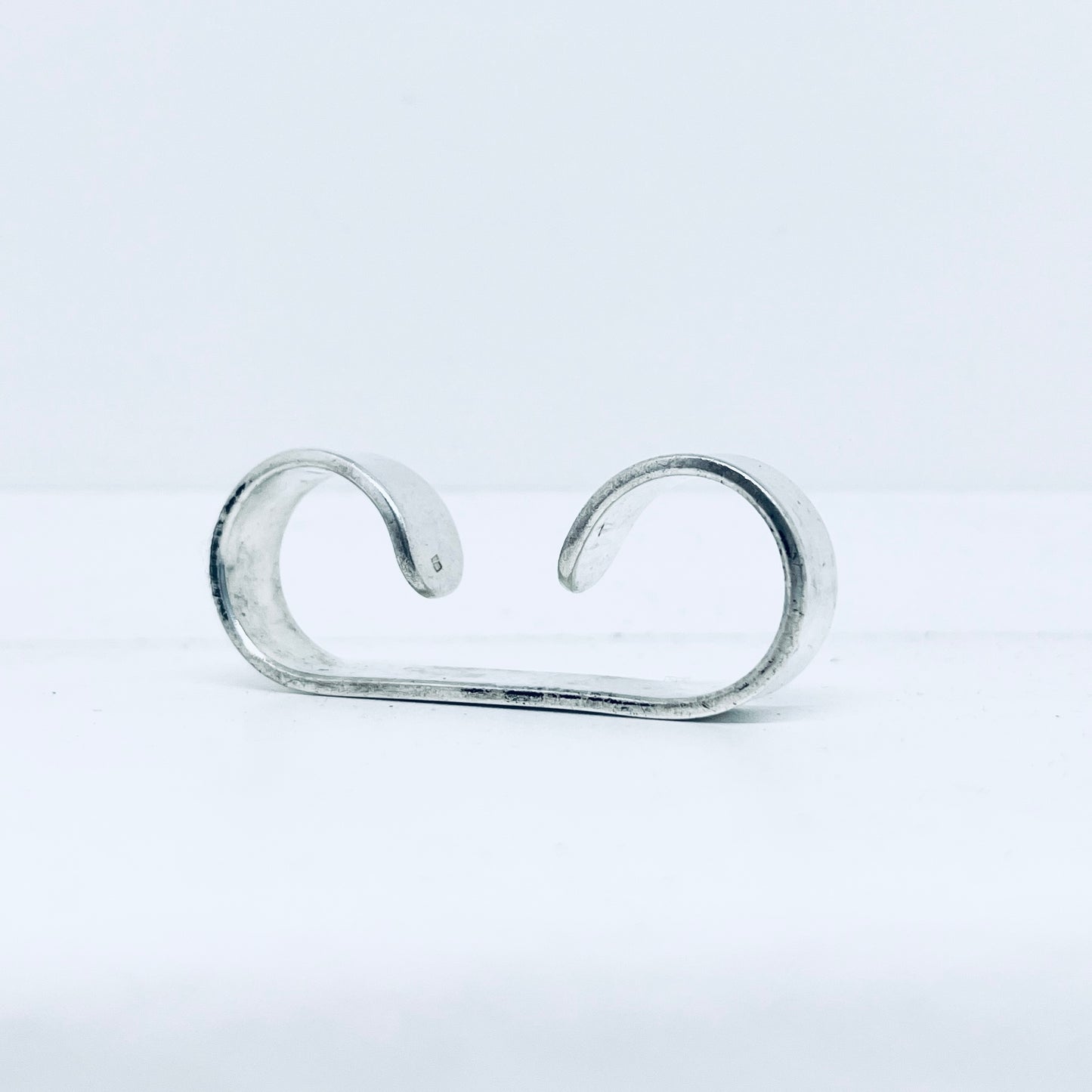 Anello Artigianale PORTATAVAGLIOLO  Mod. TRIPLO TIRAPUGNI  Realizzato con Antica posata in Argento (Prima Metà del ’900)