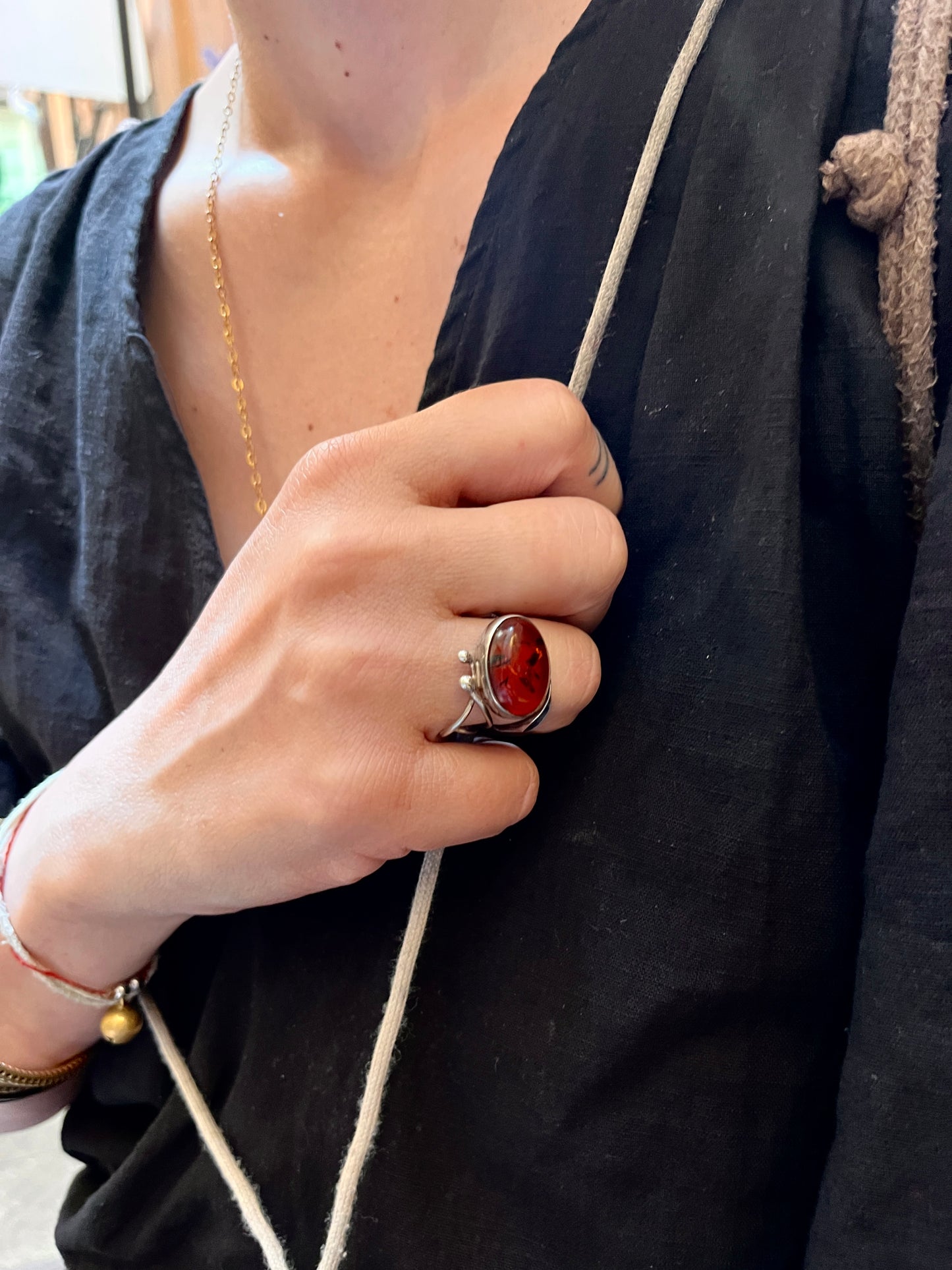 Anello Artigianale MIELE JURASSICO Mod. SPILLA con AMBRA Realizzato con Antica spilla in Argento (Prima Metà del ’900)