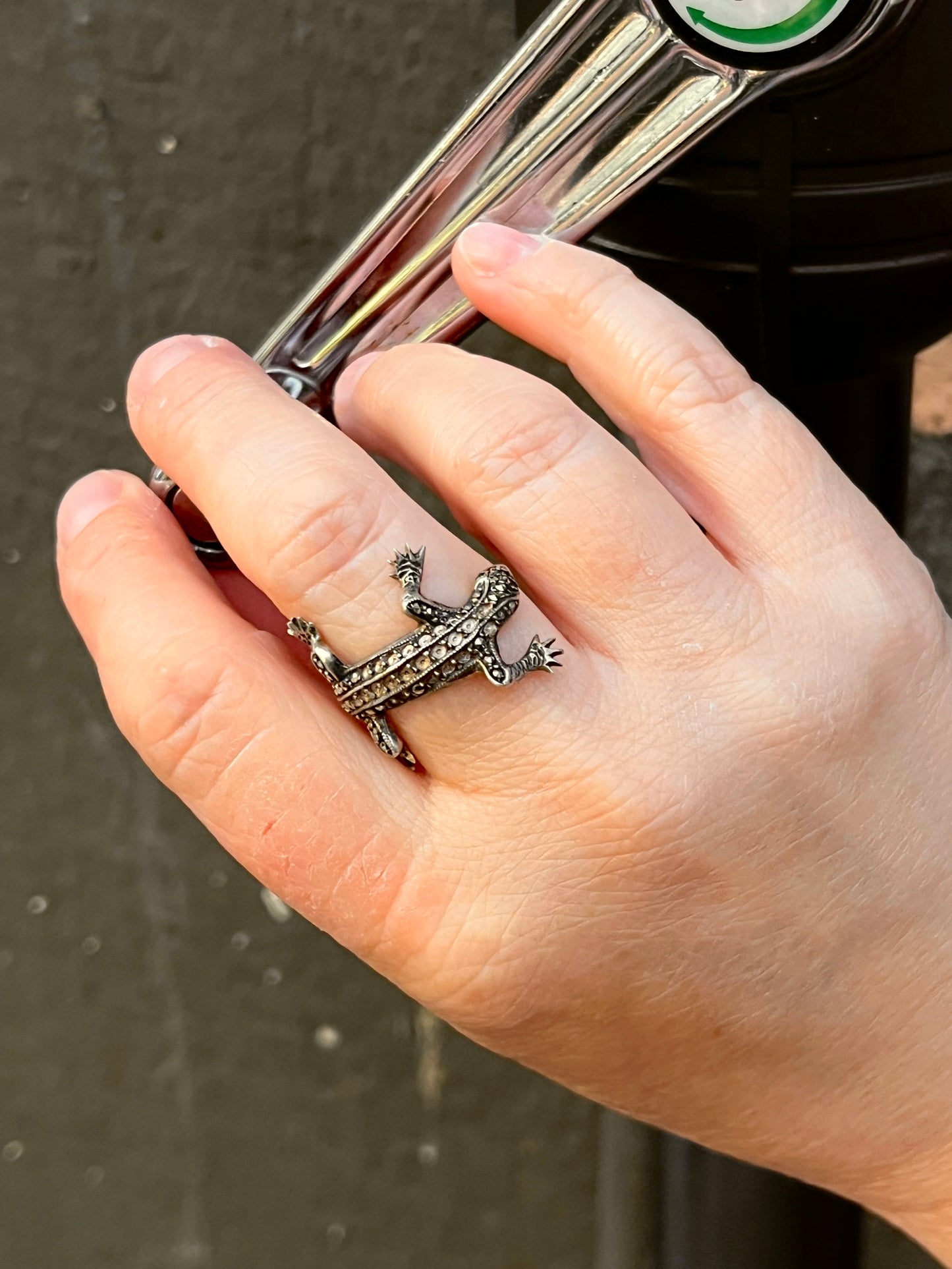 Anello Artigianale SPILLA GECKO Mod. SPILLA CON MARCASSITI Realizzato con Antica spilla in Argento (Prima Metà del ’900)
