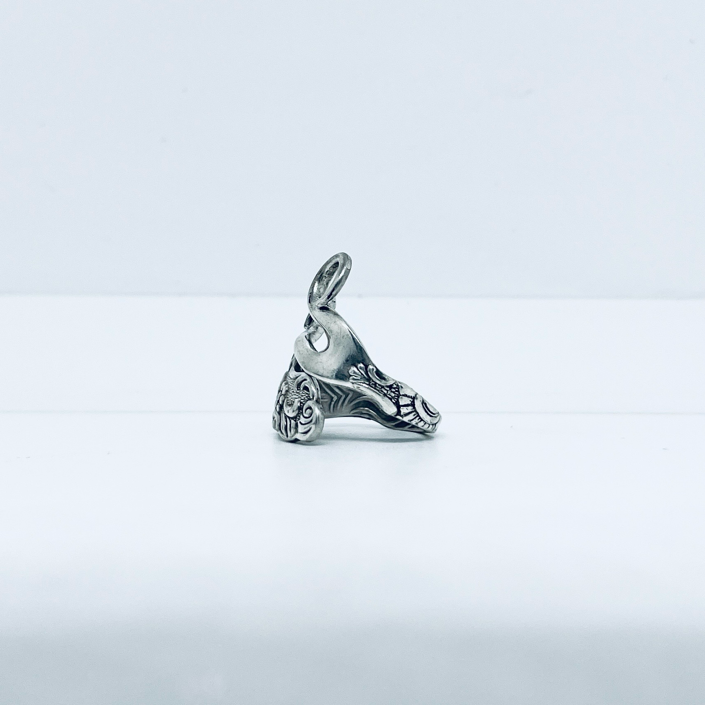 Anello Artigianale Mod. FORCHETTINA RICCIOLI Realizzato con intera antica forchettina in Argento (Prima Metà del ’900)