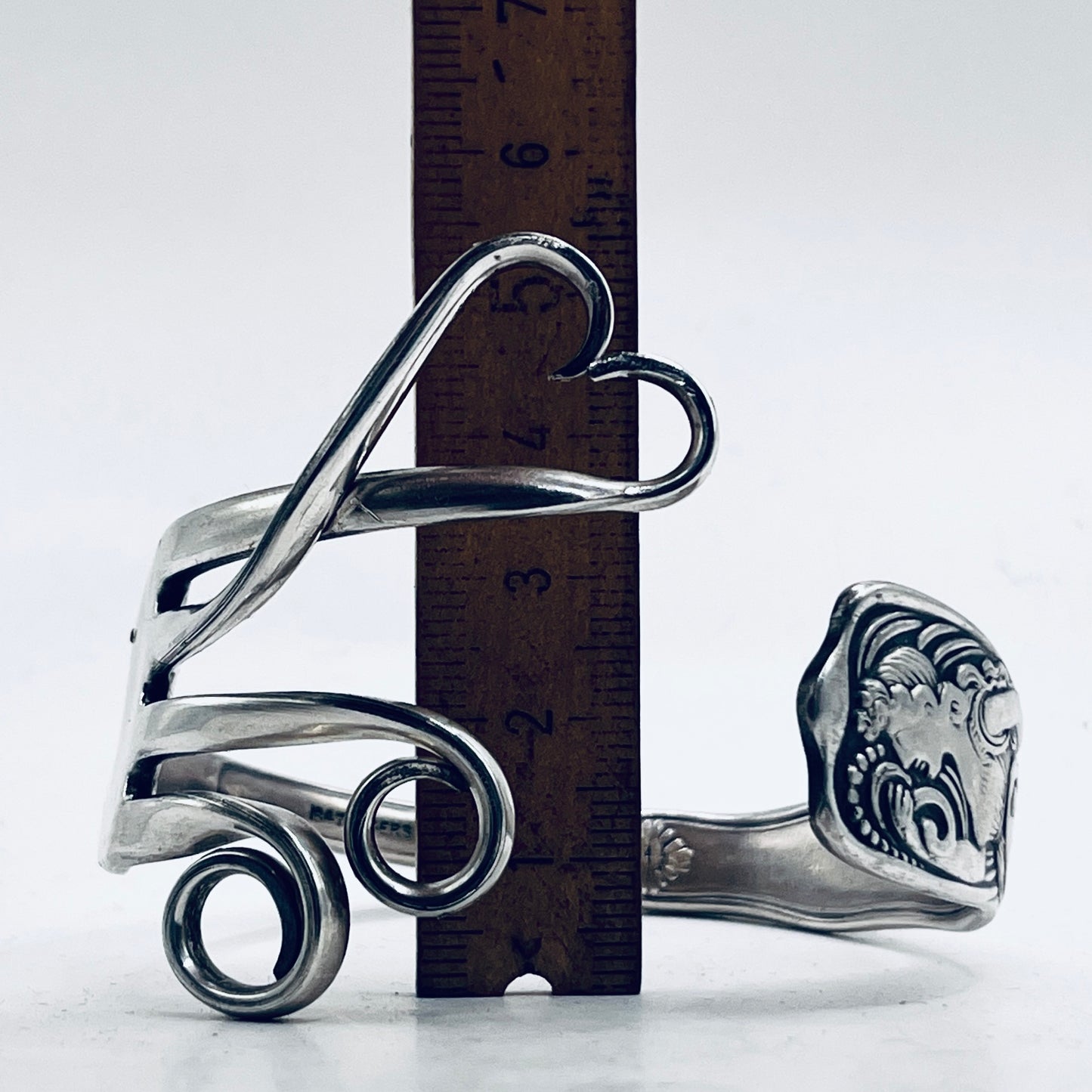 Bracciale Artigianale “SIREN” Mod. FORCHETTA  CUORE Realizzato con Antica posata in lega d’argento (Prima Metà del ’900)