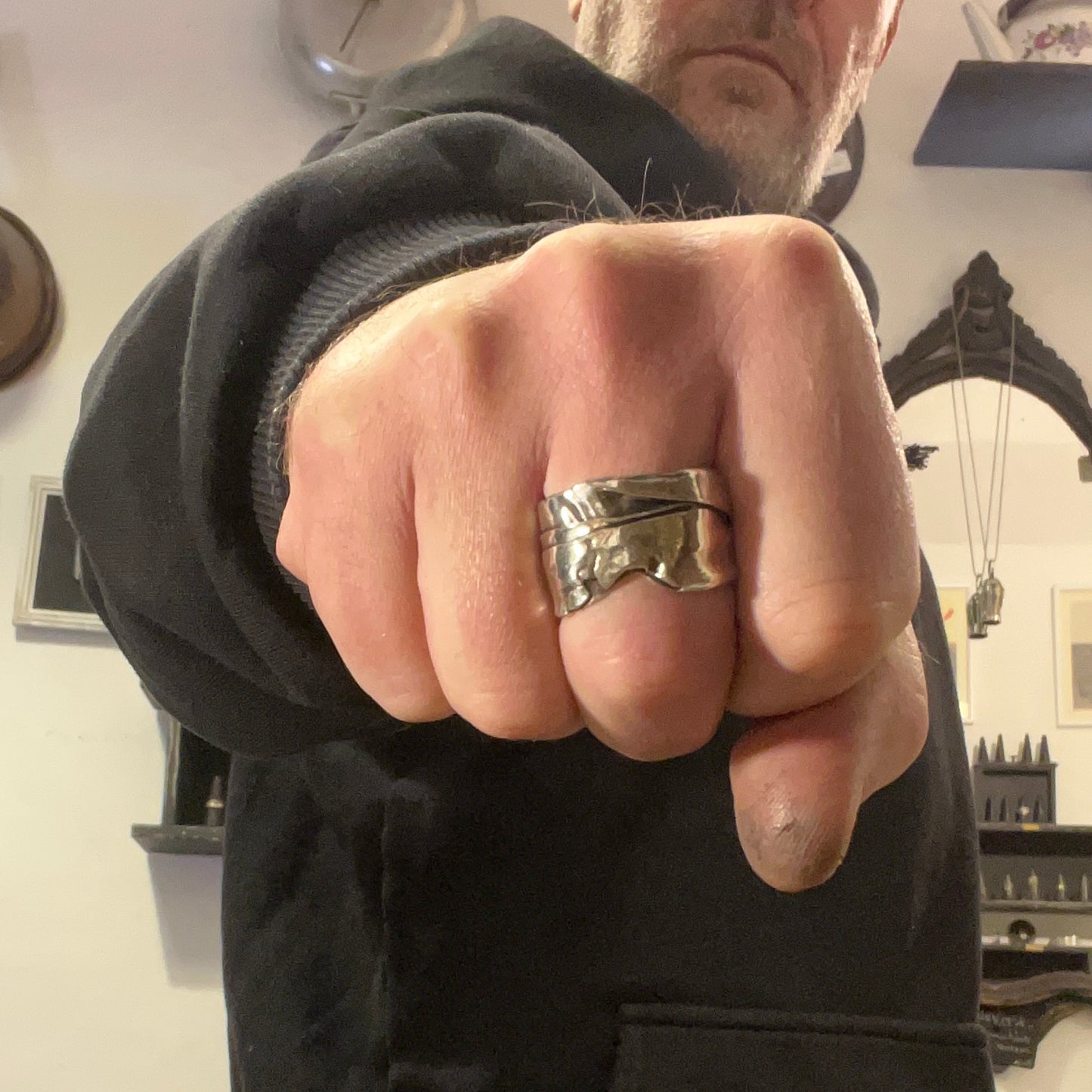 Anello Artigianale BROOKLYN 02  Mod. FASCIONE  Realizzato con parte di Antica zuccheriera in Argento 800 (Prima Metà del ’900)