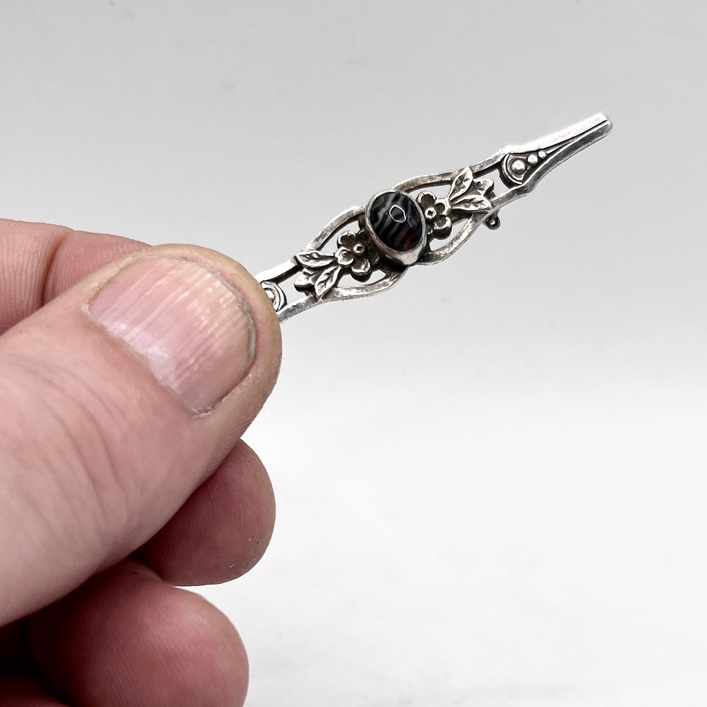 Anello Artigianale ZEBRA STONE Mod. SPILLA Realizzato con Antica spilla in Argento (Prima Metà del ’900)