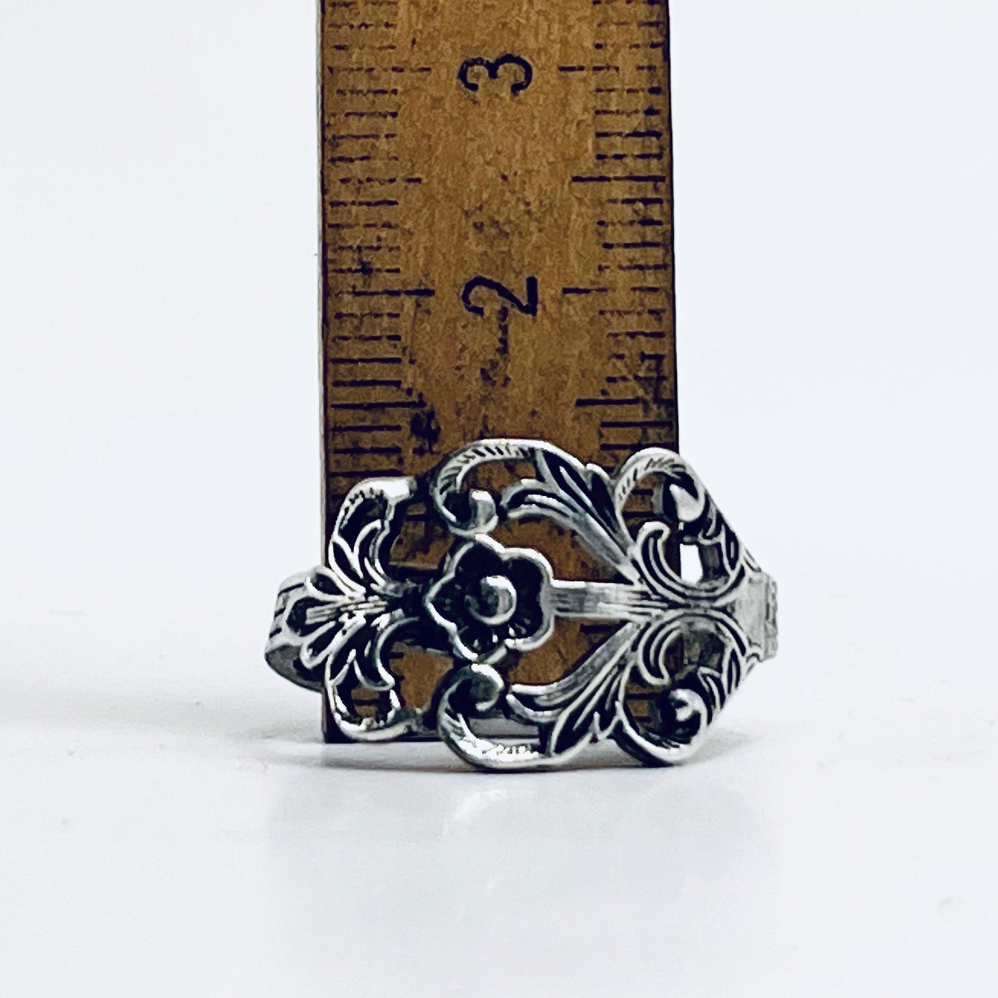 Anello Artigianale TRAFORATO PICCOLO Mod. CLASSICO  Realizzato con Antica posata in Argento (Prima Metà del ’900)