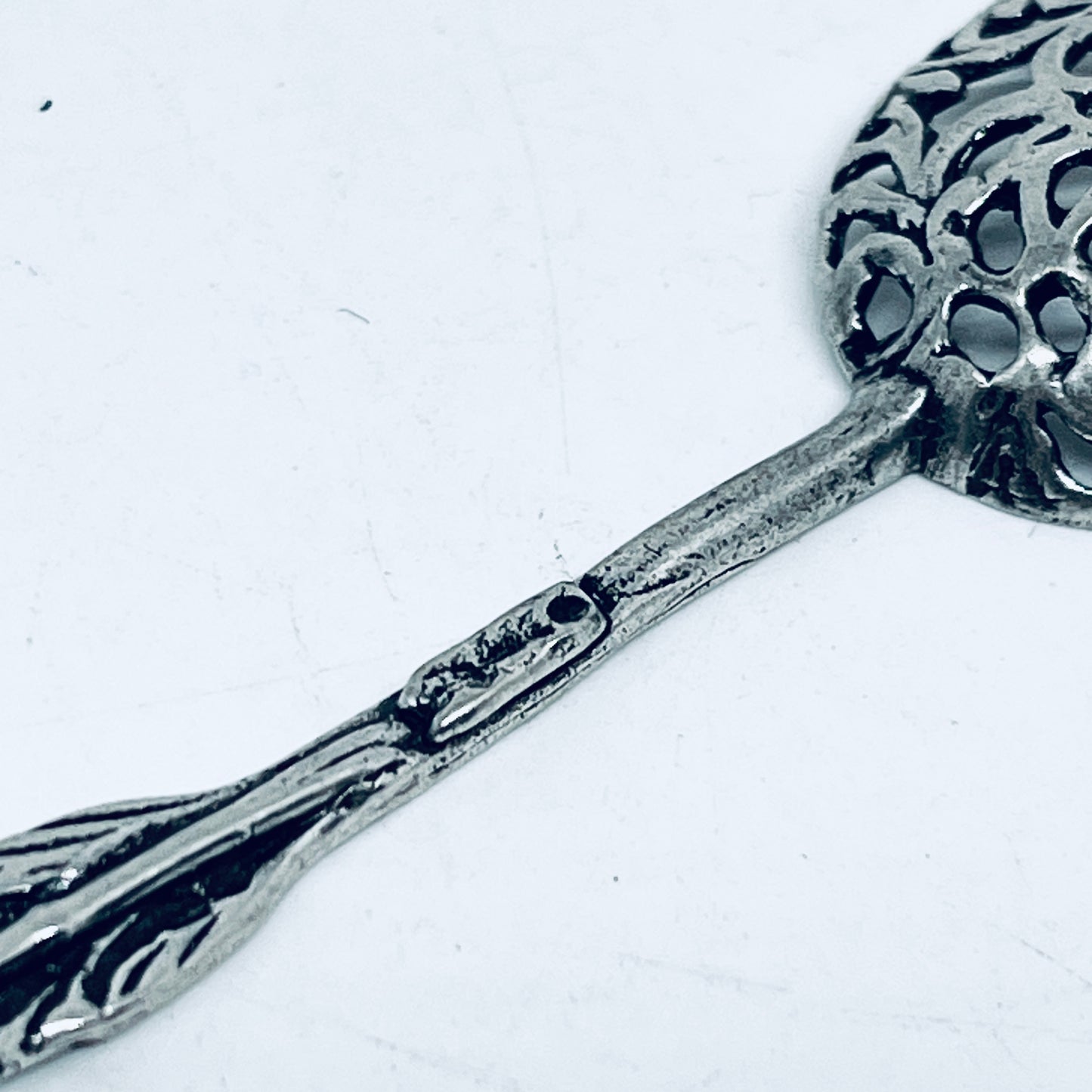 Anello Artigianale “TRAFORATO MARGHERITA” Mod. INTERO  Realizzato con intero Antico Cucchiaino in Argento (Prima Metà del ’900)