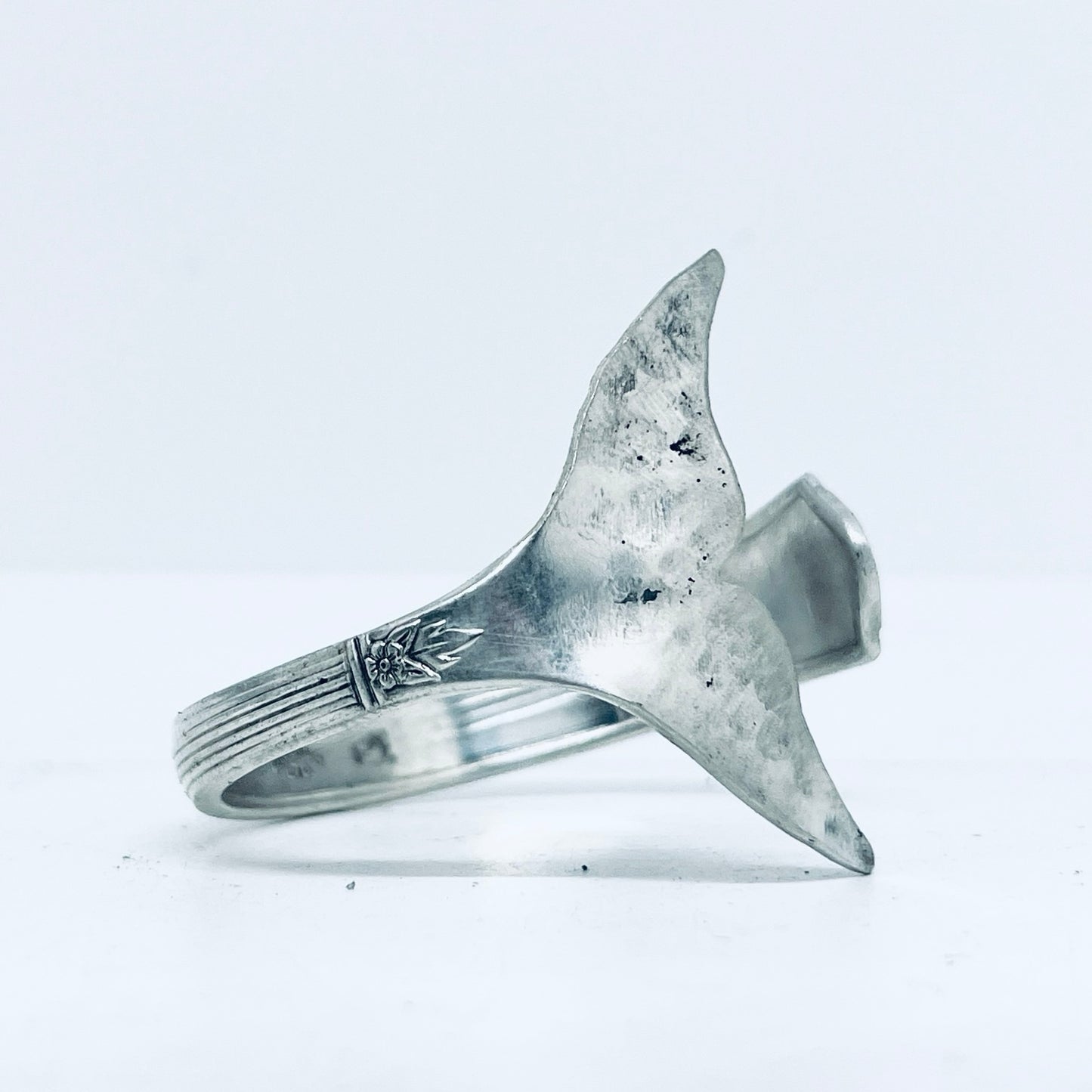 Bracciale Artigianale Mod. CODA MARTELLATA  Realizzato con Antica posata in Argento (Prima Metà del ’900)