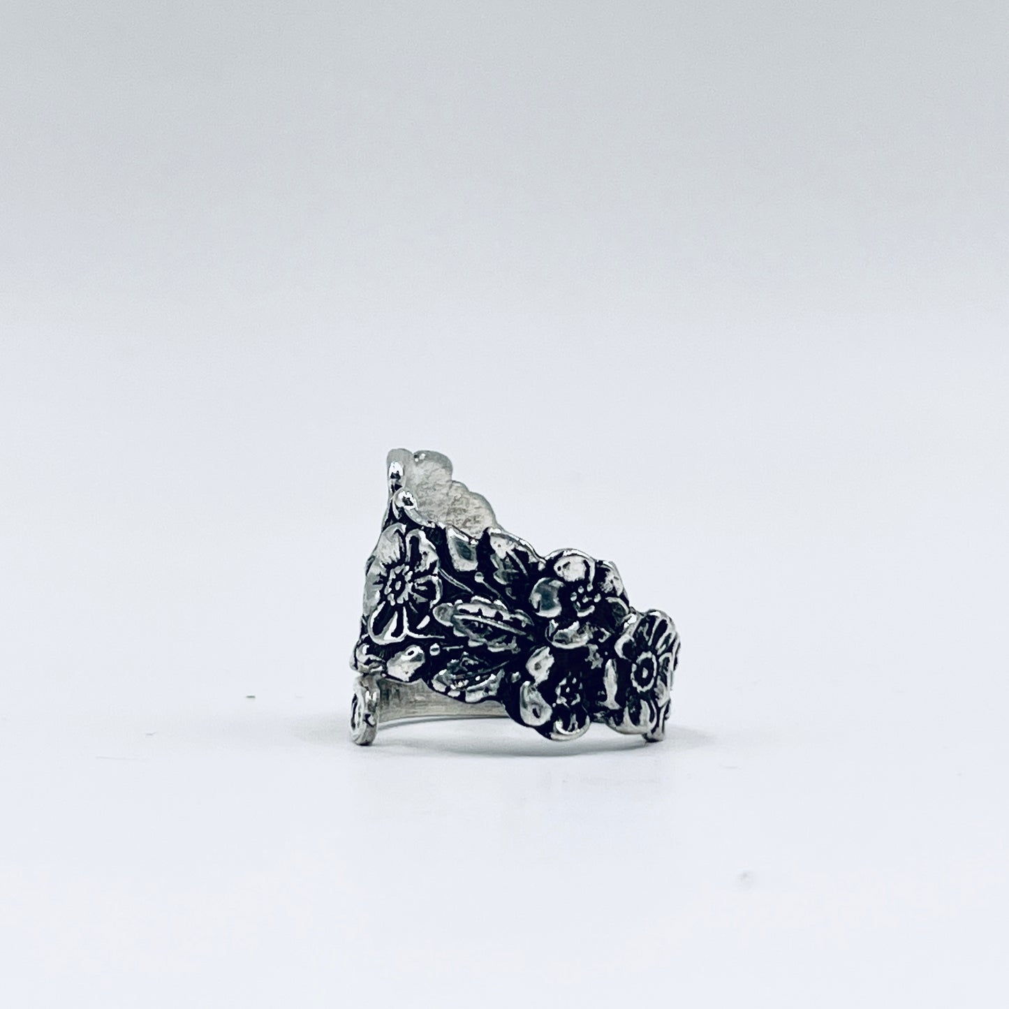 Anello Artigianale TEMPESTA DI FIORI Mod. CLASSICO/SPIRALE  Realizzato con Antica posata in Argento (Prima Metà del ’900)