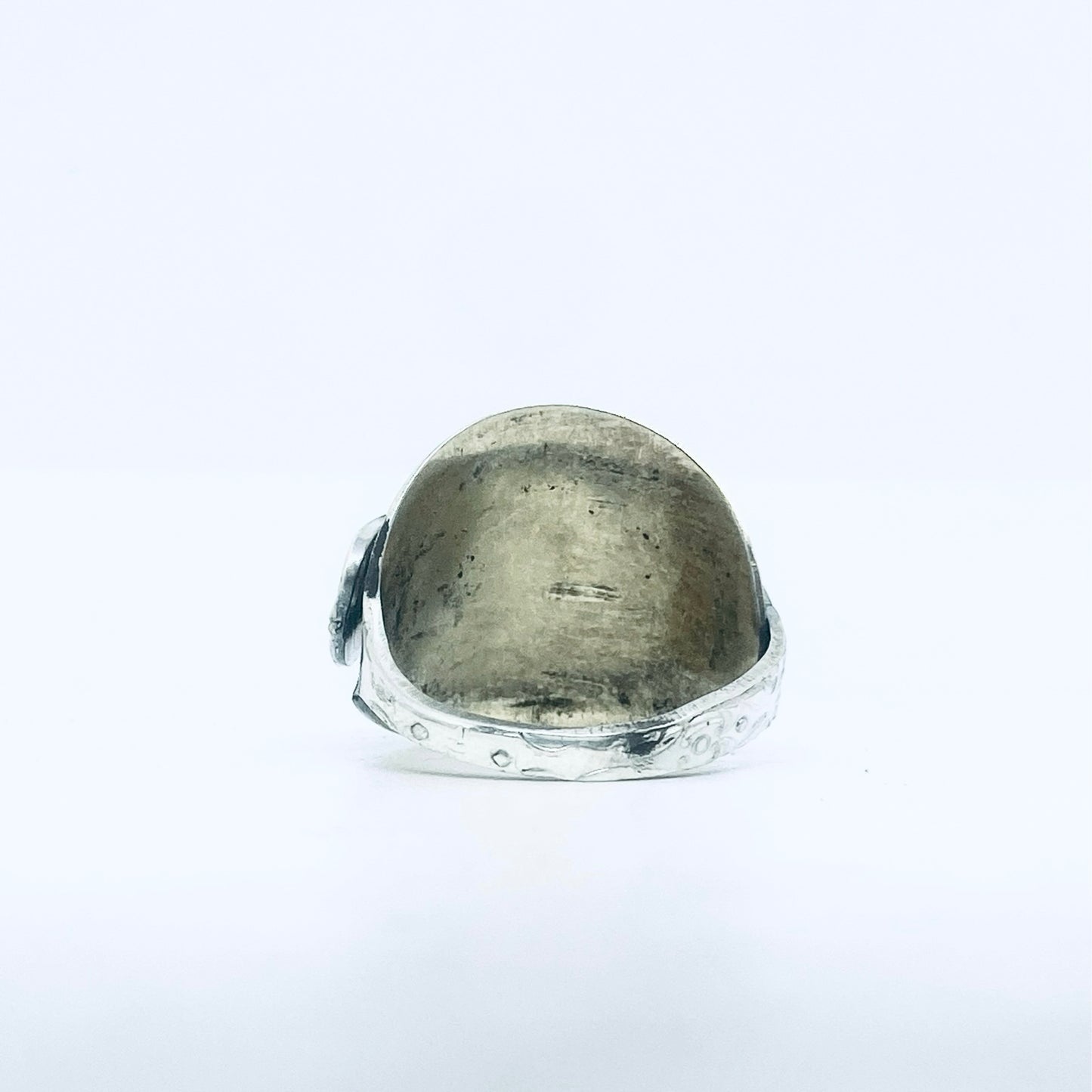 Anello Artigianale DECORO Mod. INTERO  Realizzato con intero Antico Cucchiaino in Argento (Prima Metà del ’900)