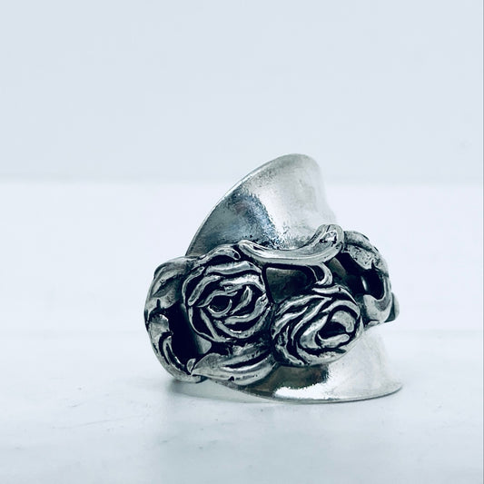 Anello Artigianale ROSE TRAFORATE Mod. INTERO  Realizzato con intero Antico Cucchiaino in Argento (Prima Metà del ’900)